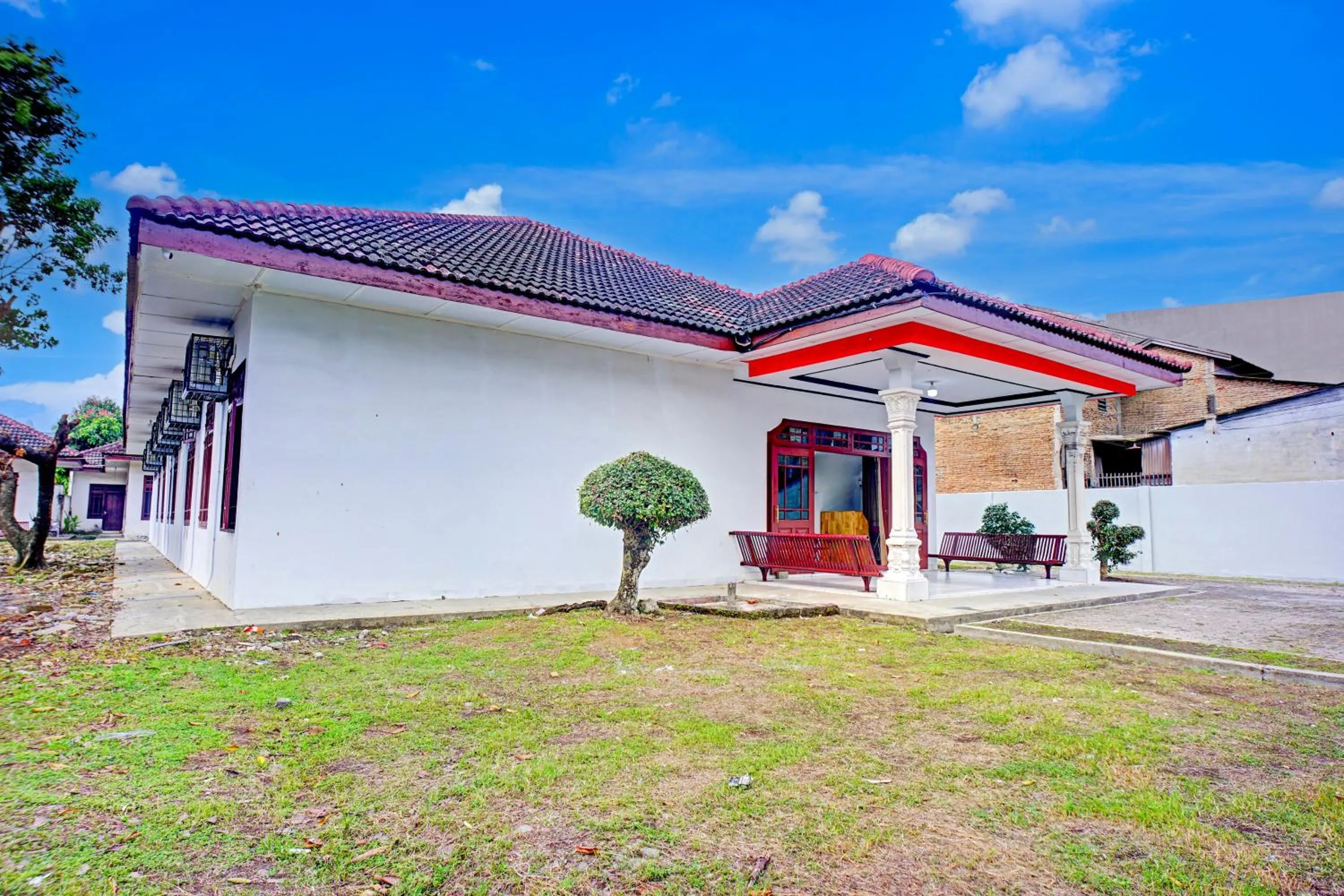 Facade/entrance in Hotel O Krakatau Near Universitas Muhammadiya Sumatra Utara ( UMSU )
