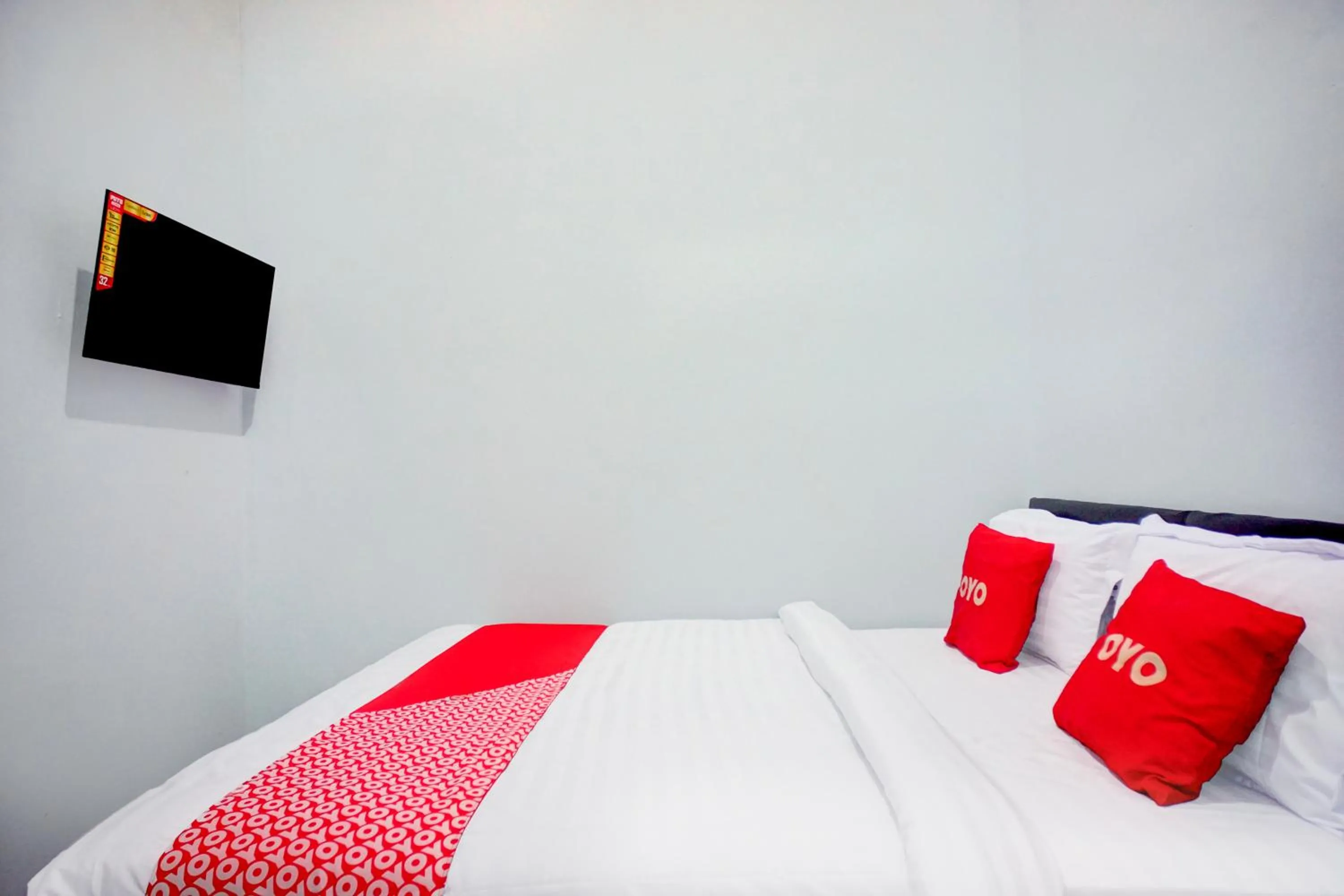 Bedroom, Bed in Hotel O Krakatau Near Universitas Muhammadiya Sumatra Utara ( UMSU )