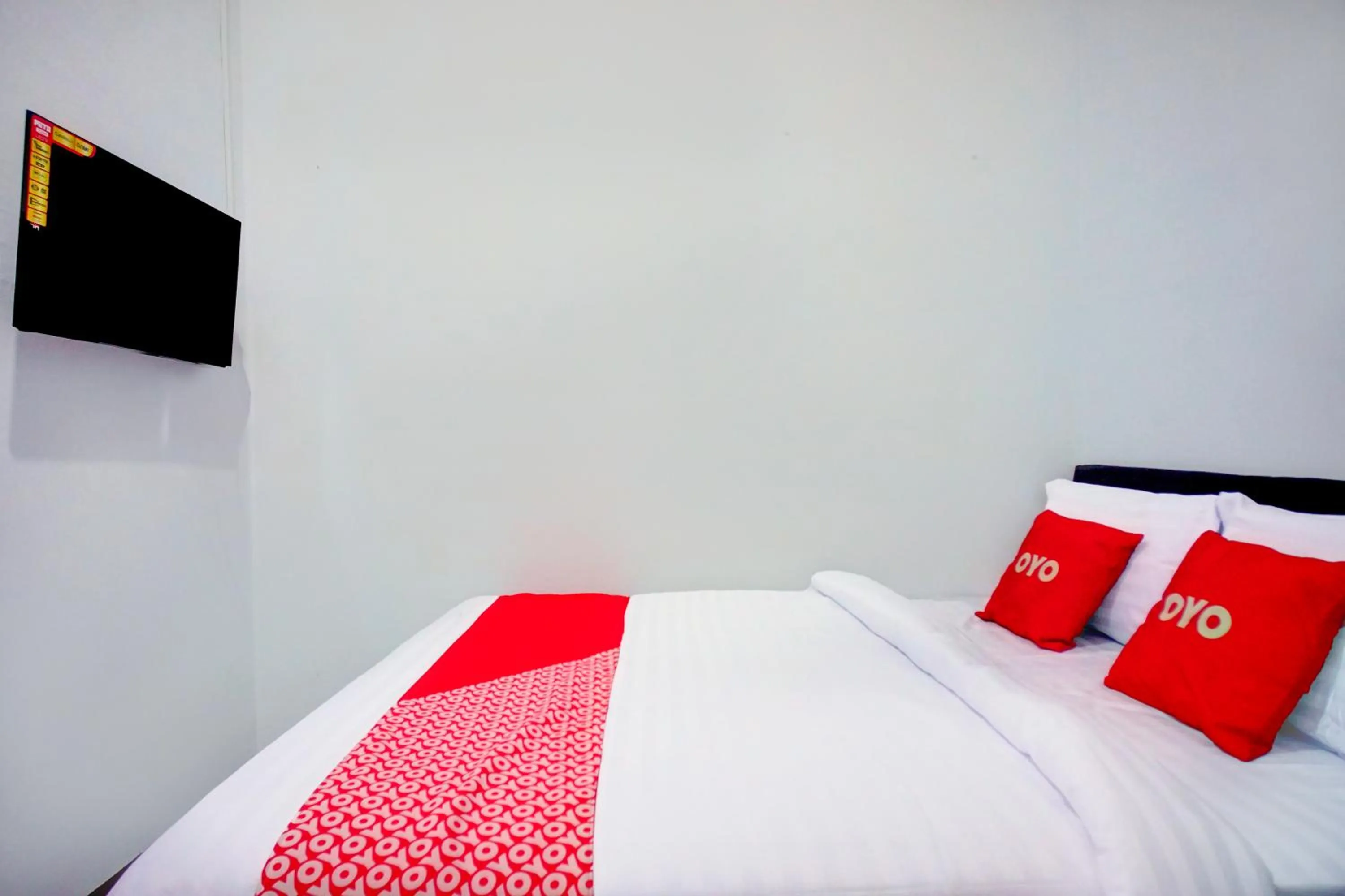 Bedroom, Bed in Hotel O Krakatau Near Universitas Muhammadiya Sumatra Utara ( UMSU )