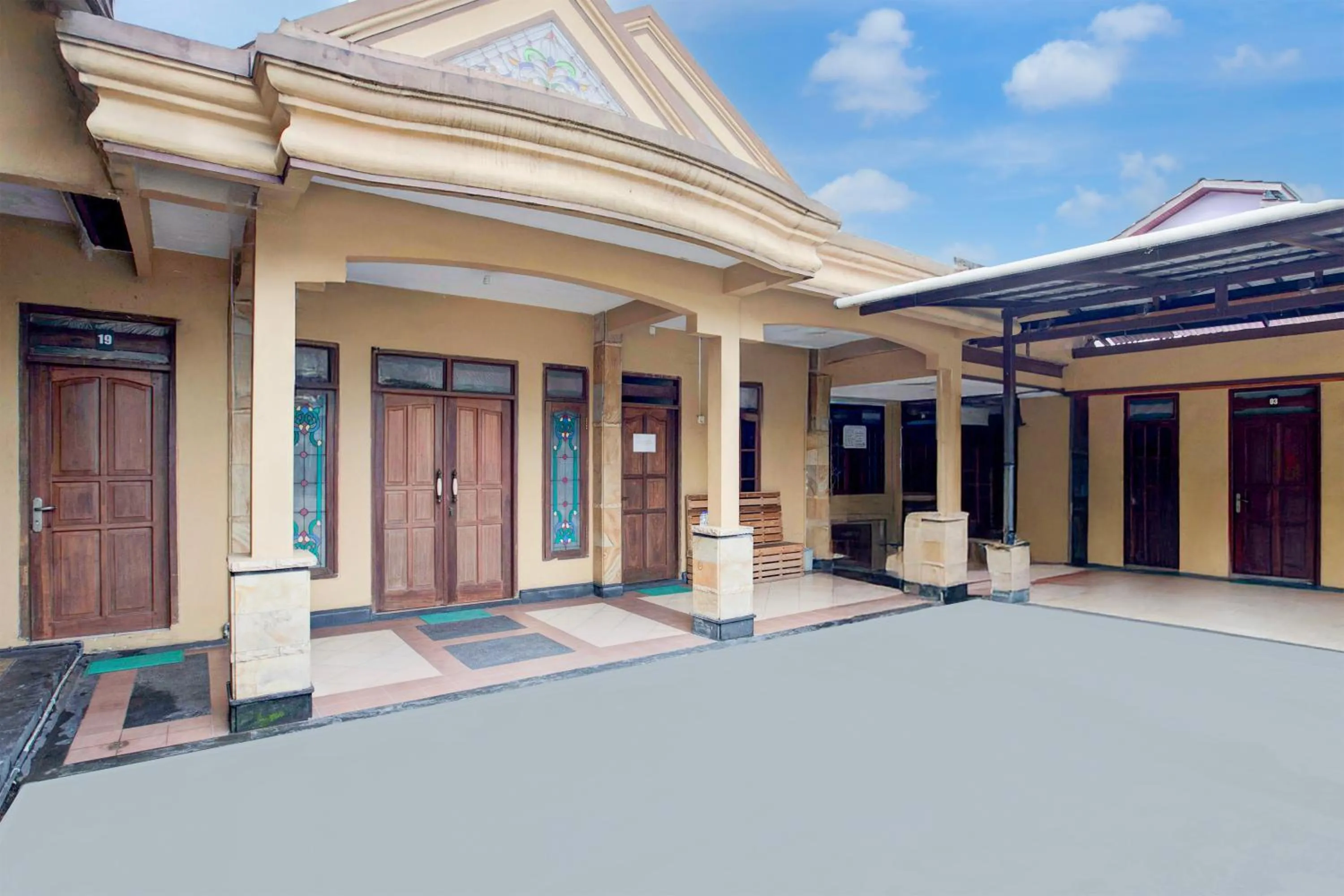 Lobby or reception in Hotel O Balikpapan near Taman Beruang Madu formerly Palm Cafe Inn