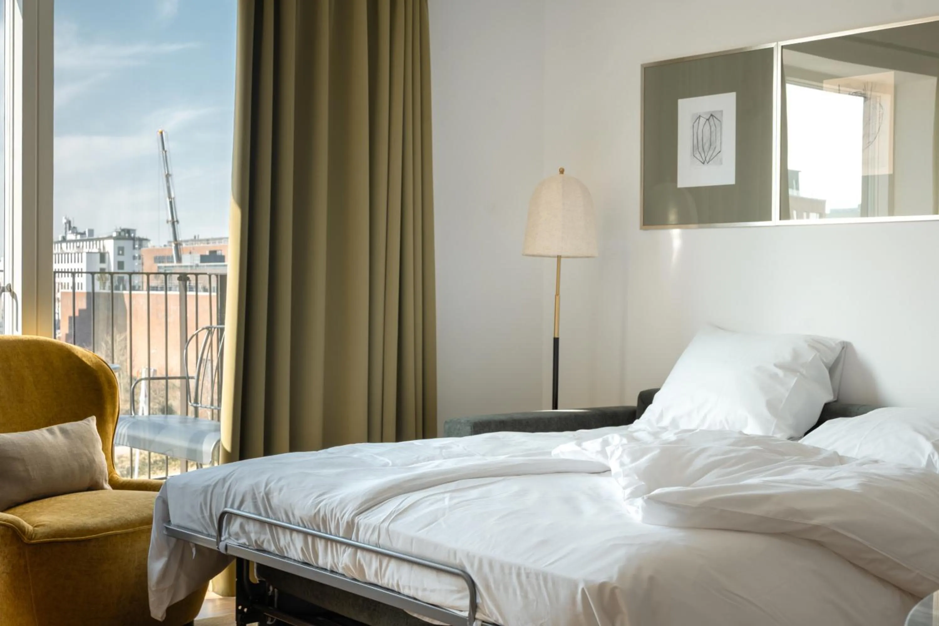 Living room, Bed in Clover House by Daniel&Jacob's