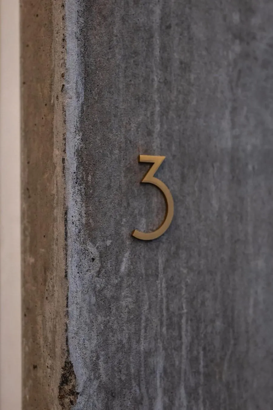 Facade/entrance in Clover House by Daniel&Jacob's