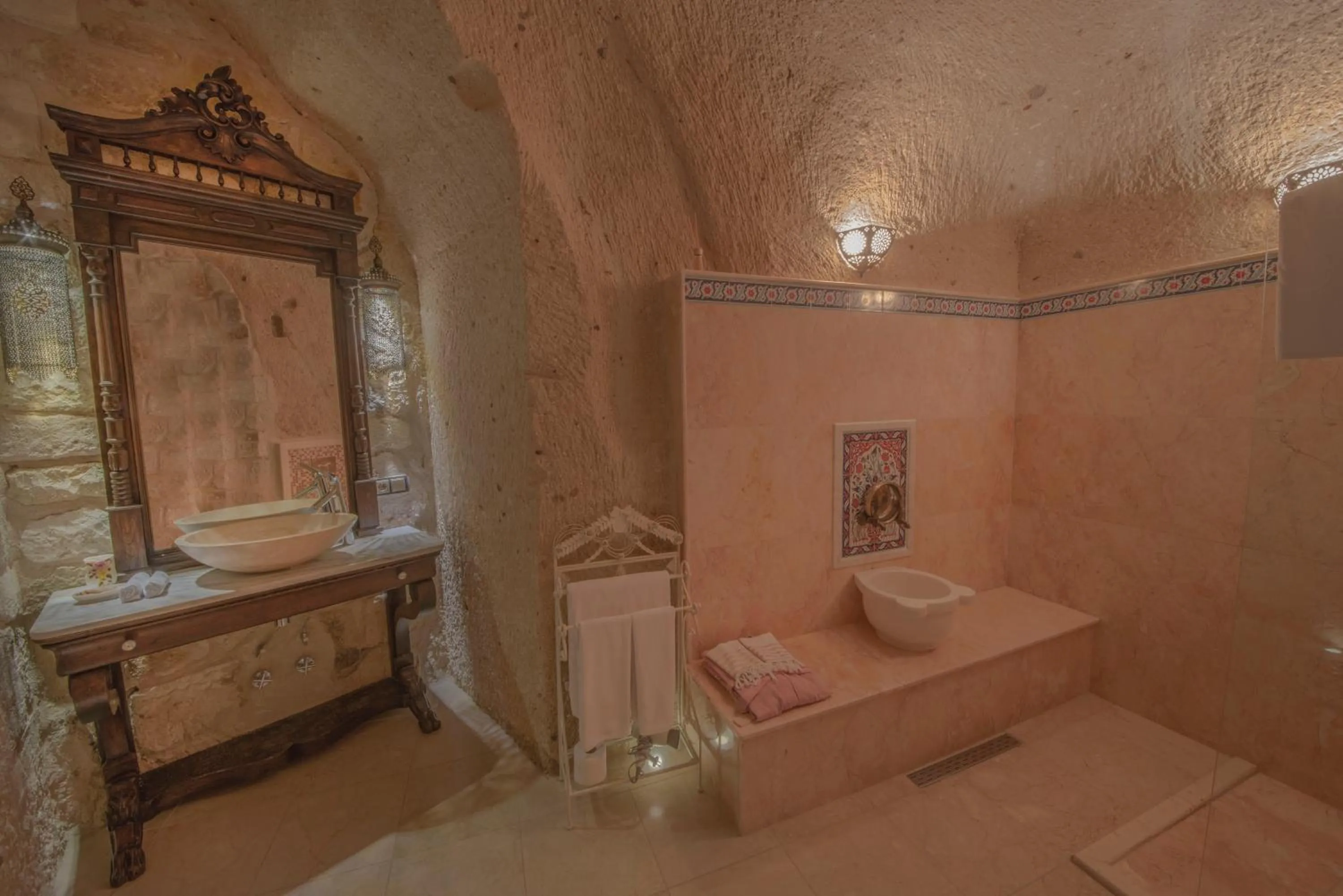 Bathroom in Elika Cave Suites & Spa