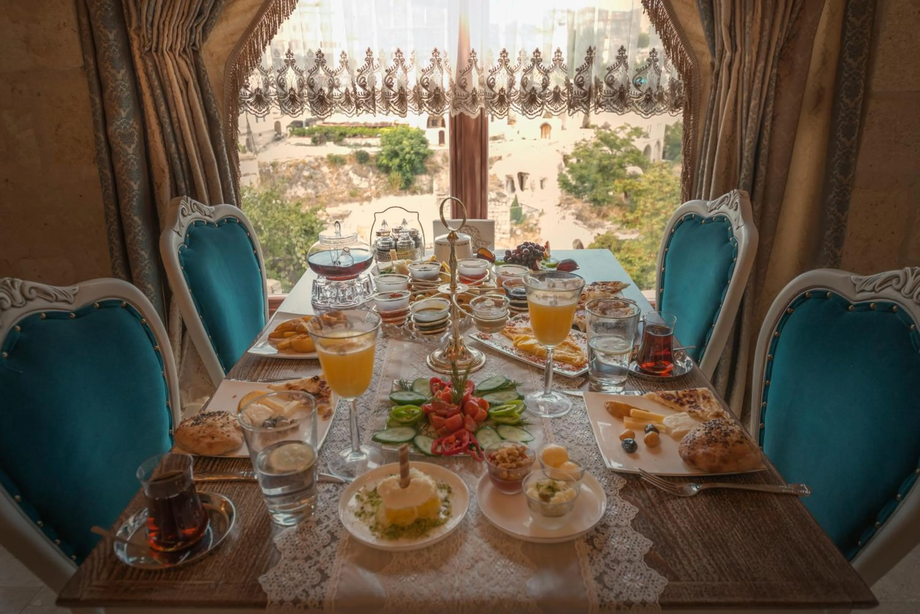 Restaurant/places to eat in Elika Cave Suites & Spa