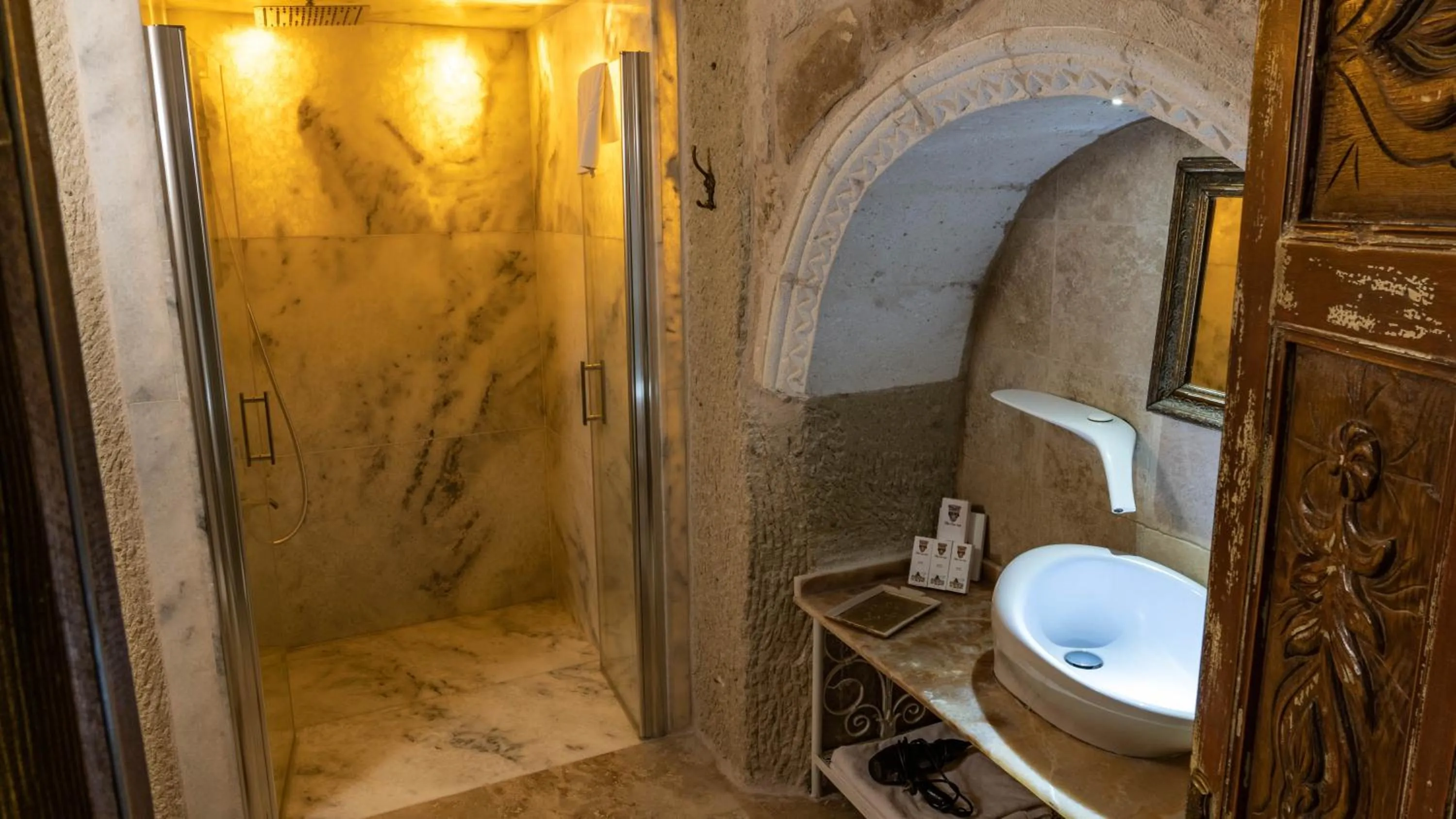 Shower in Elika Cave Suites & Spa