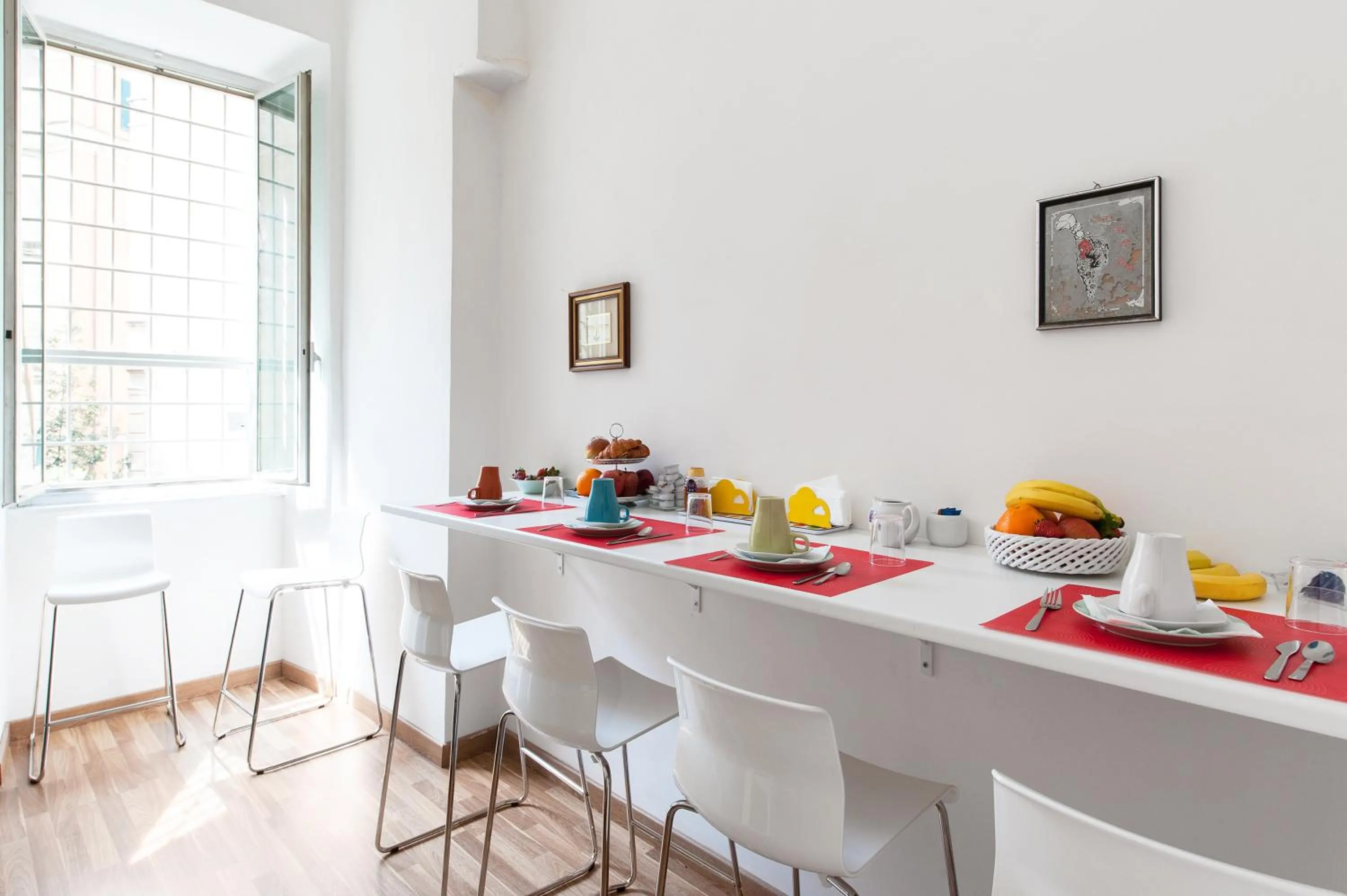 Food and drinks in Rome Center Rooms