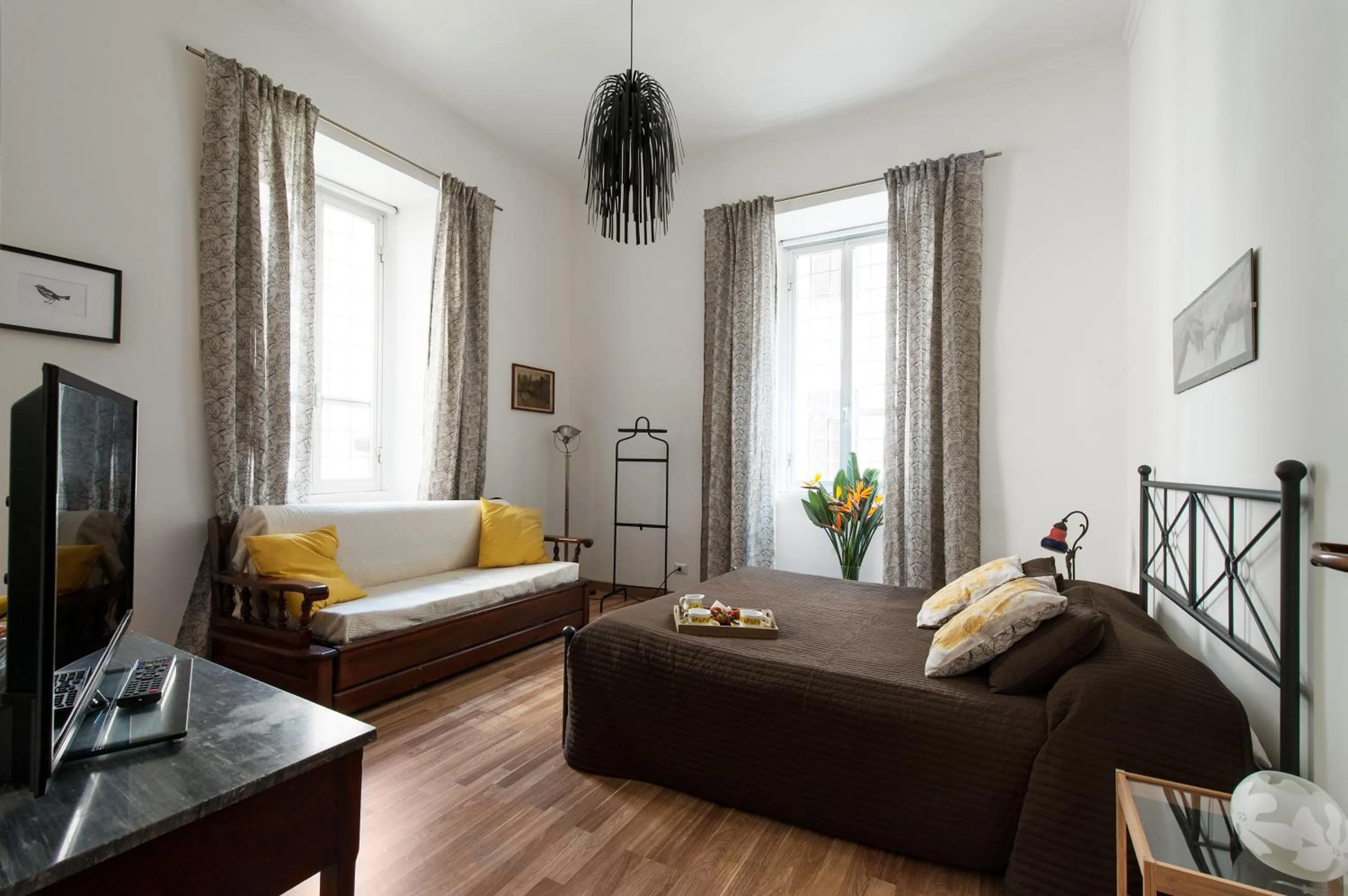 Bed in Rome Center Rooms