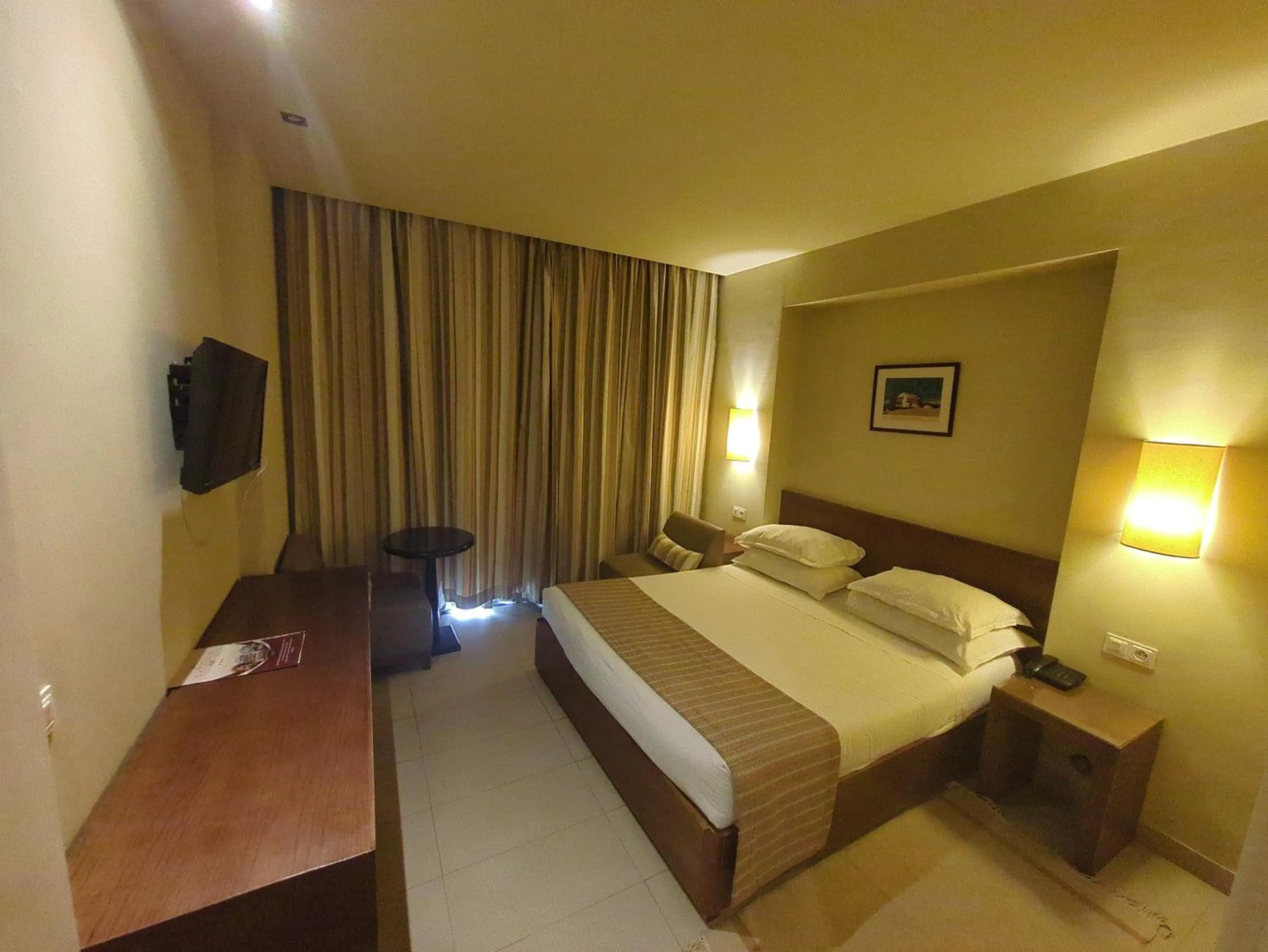 View (from property/room), Bed in Hôtel Résidence Le Consul