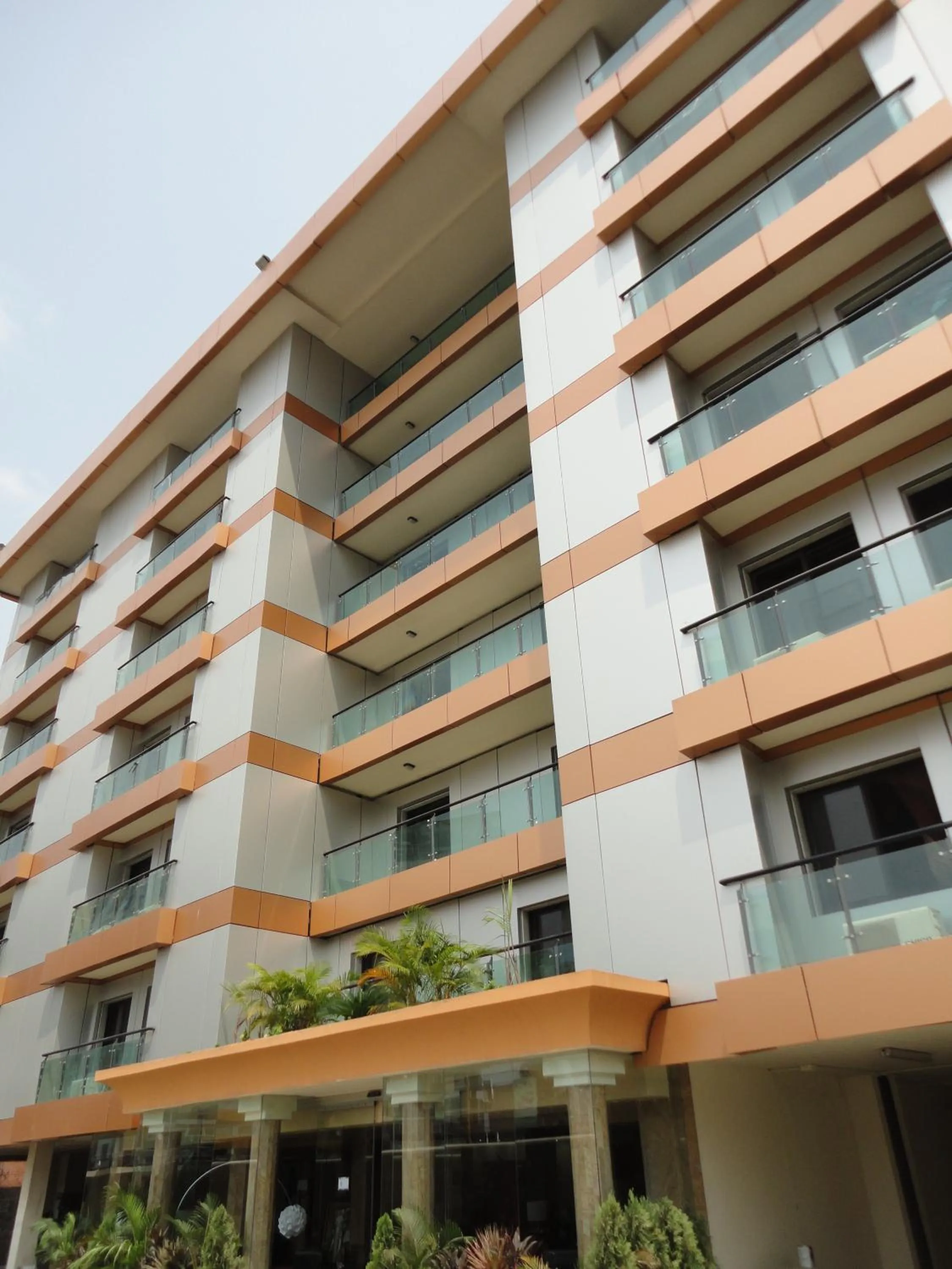 Property building in Maroko Bayshore Suites