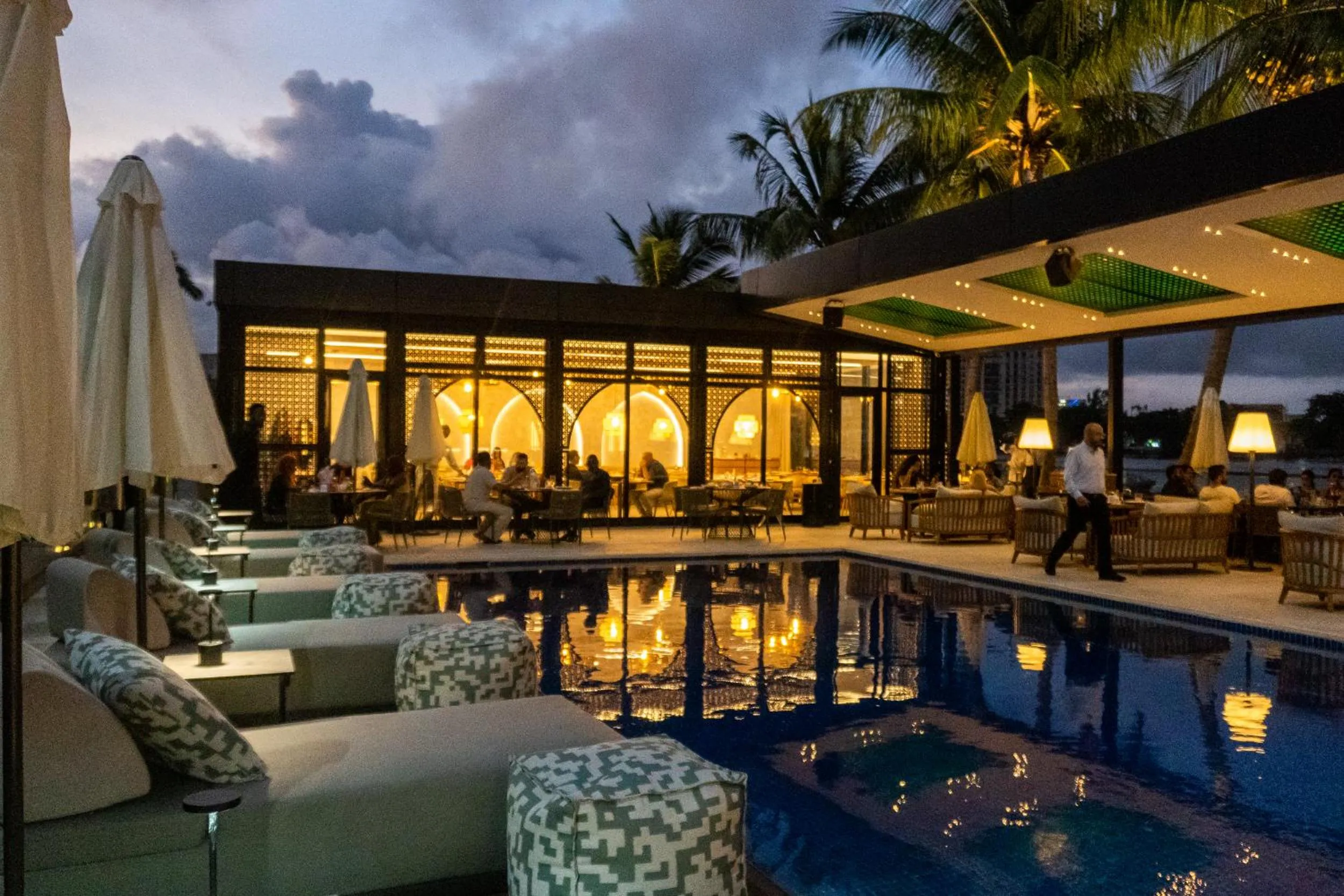 Restaurant/places to eat in Maroko Bayshore Suites