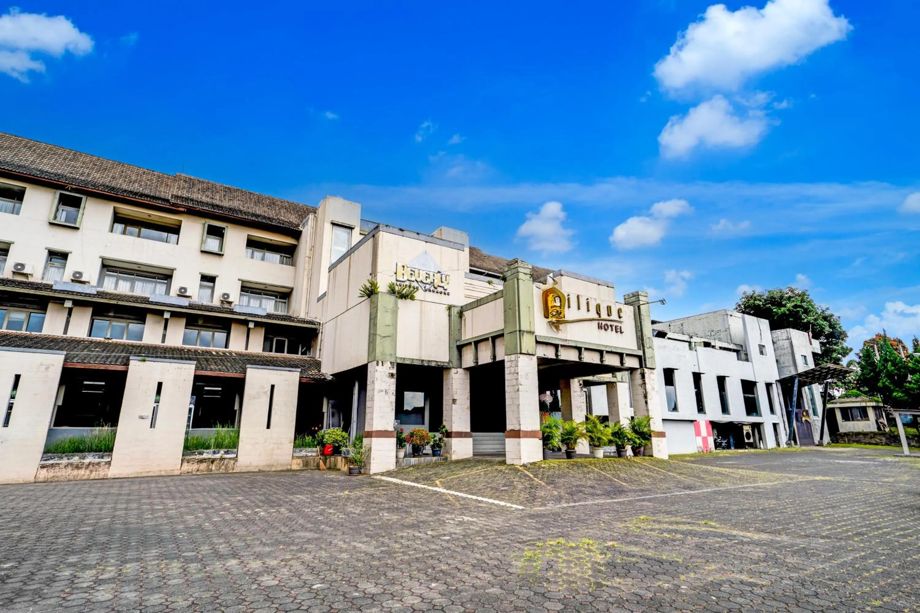 Facade/entrance in Collection O Lembang Near Dusun Bambu Formerly Hotel Bilique