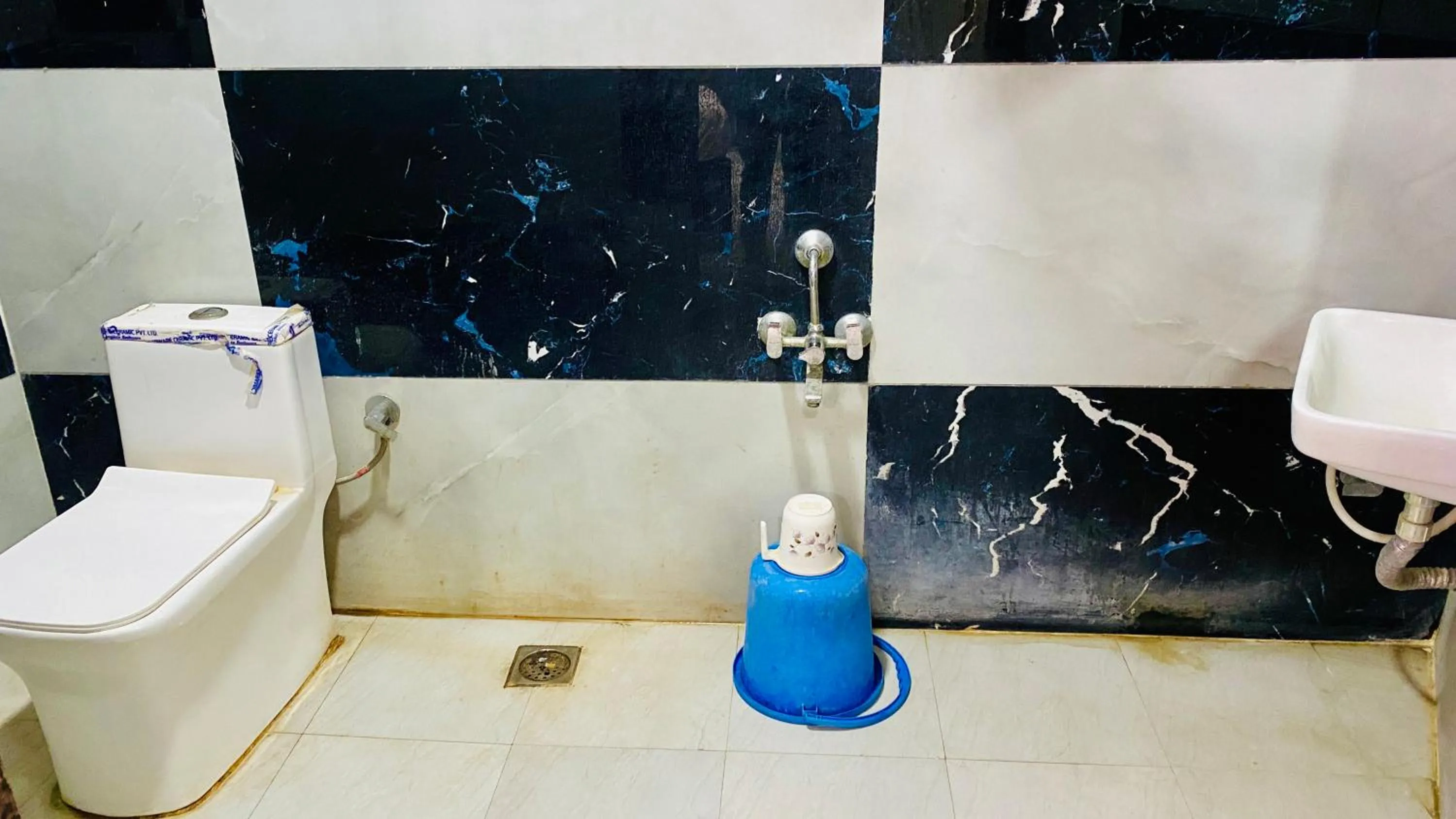 Shower in Hotel Dev Shree