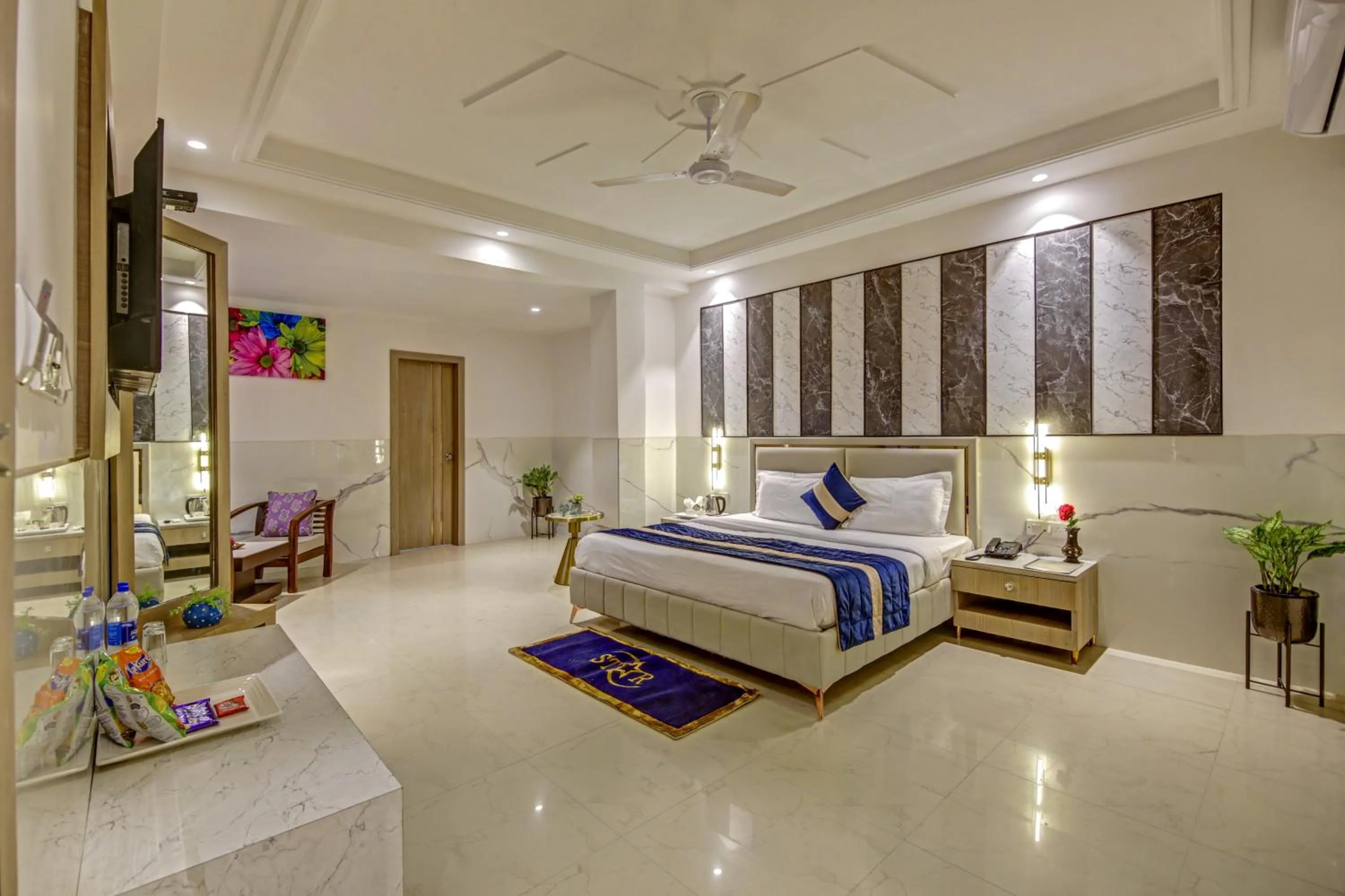 Bedroom, Bed in Hotel DELHI 37 by STAR GROUP