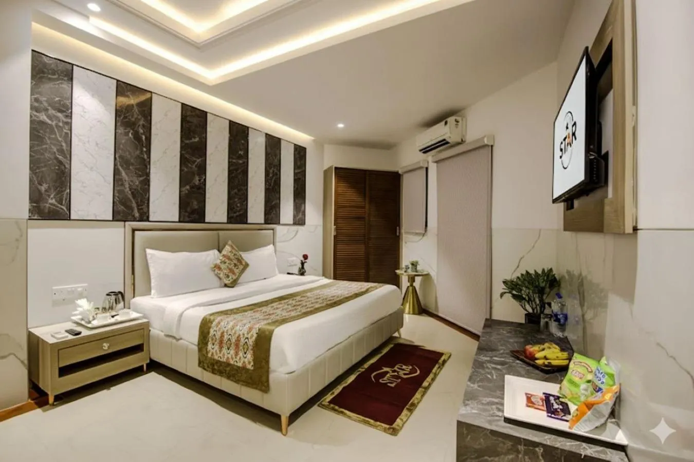 Bedroom, Bed in Hotel DELHI 37 by STAR GROUP