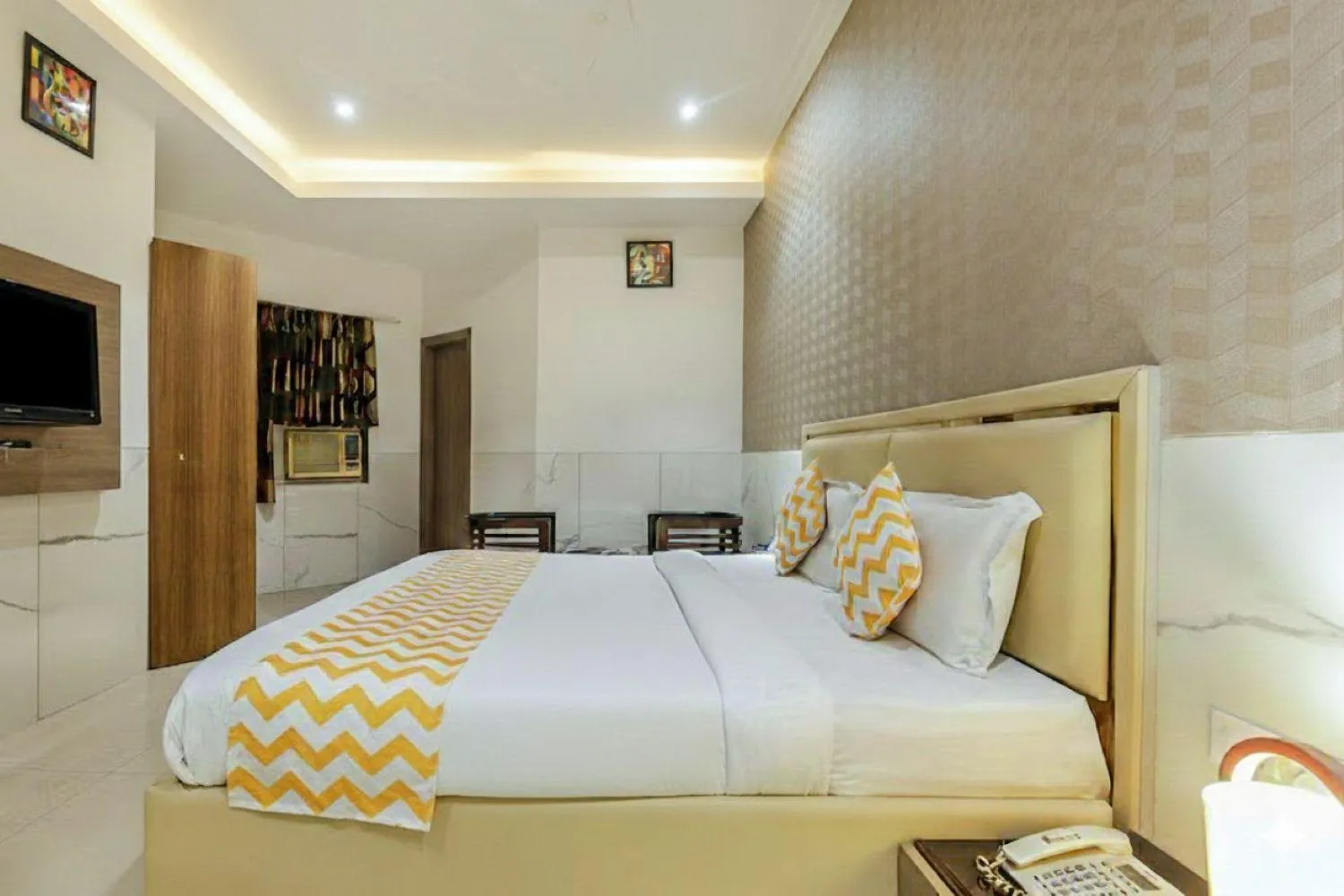 Bedroom, Bed in Hotel DELHI 37 by STAR GROUP
