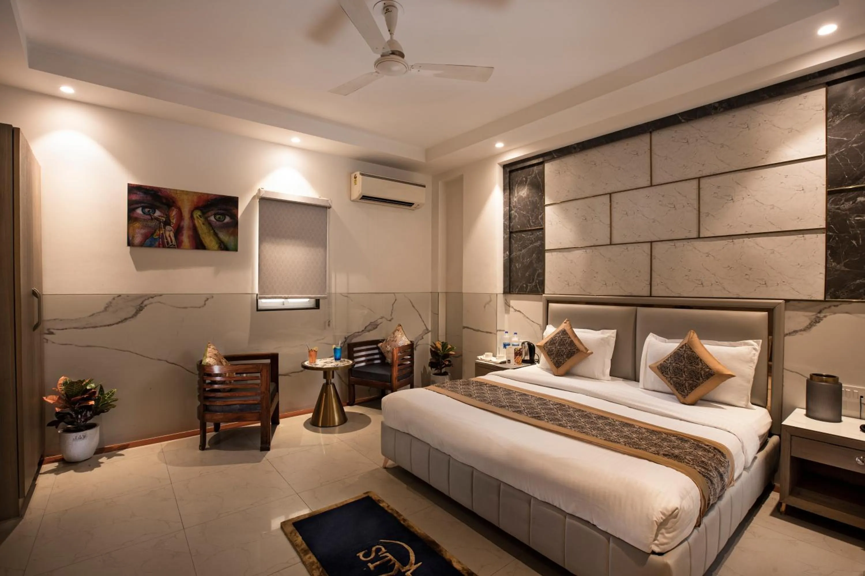 Bedroom, Bed in Hotel DELHI 37 by STAR GROUP