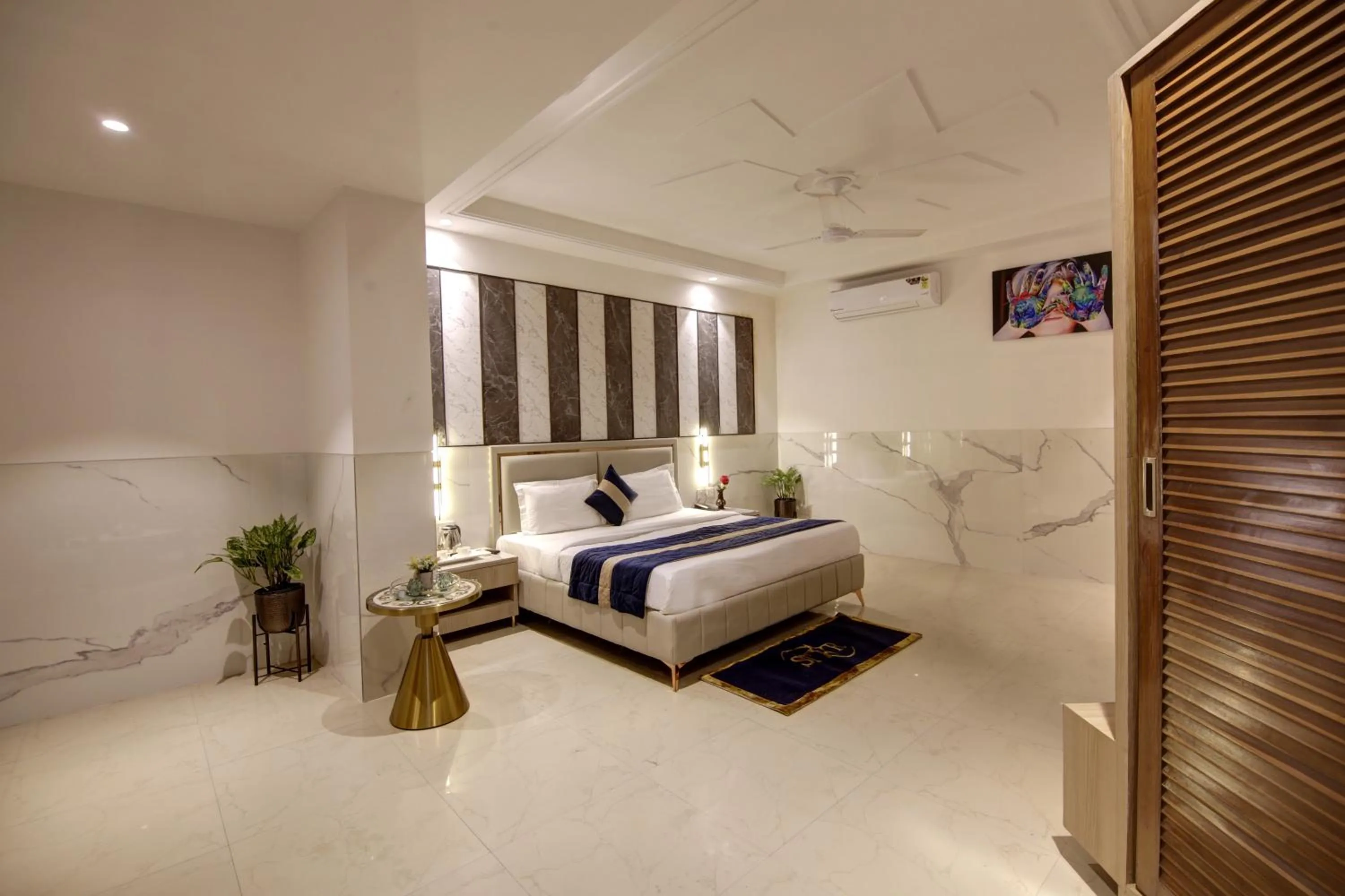 Bedroom, Bed in Hotel DELHI 37 by STAR GROUP