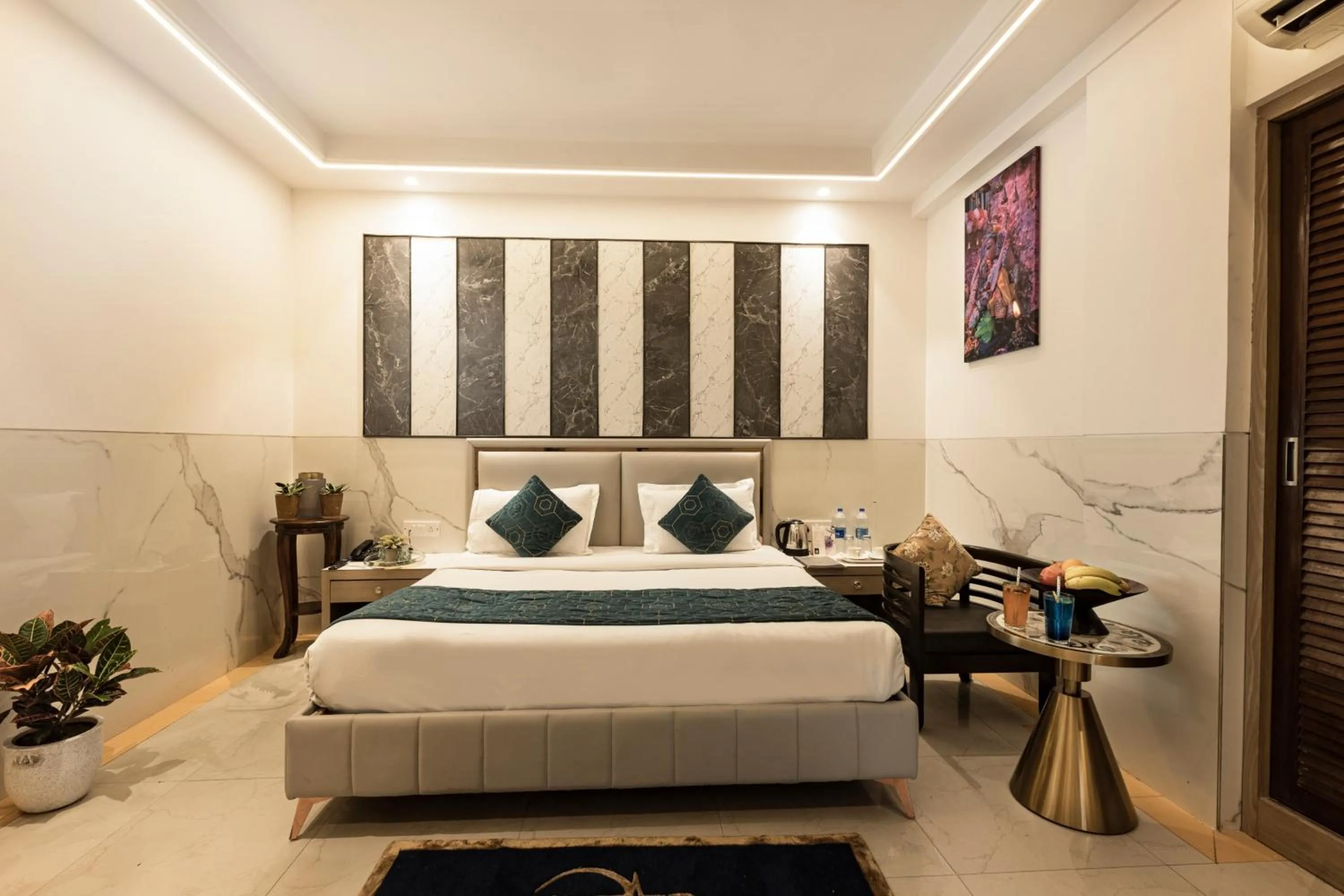 Photo of the whole room, Bed in Hotel DELHI 37 by STAR GROUP