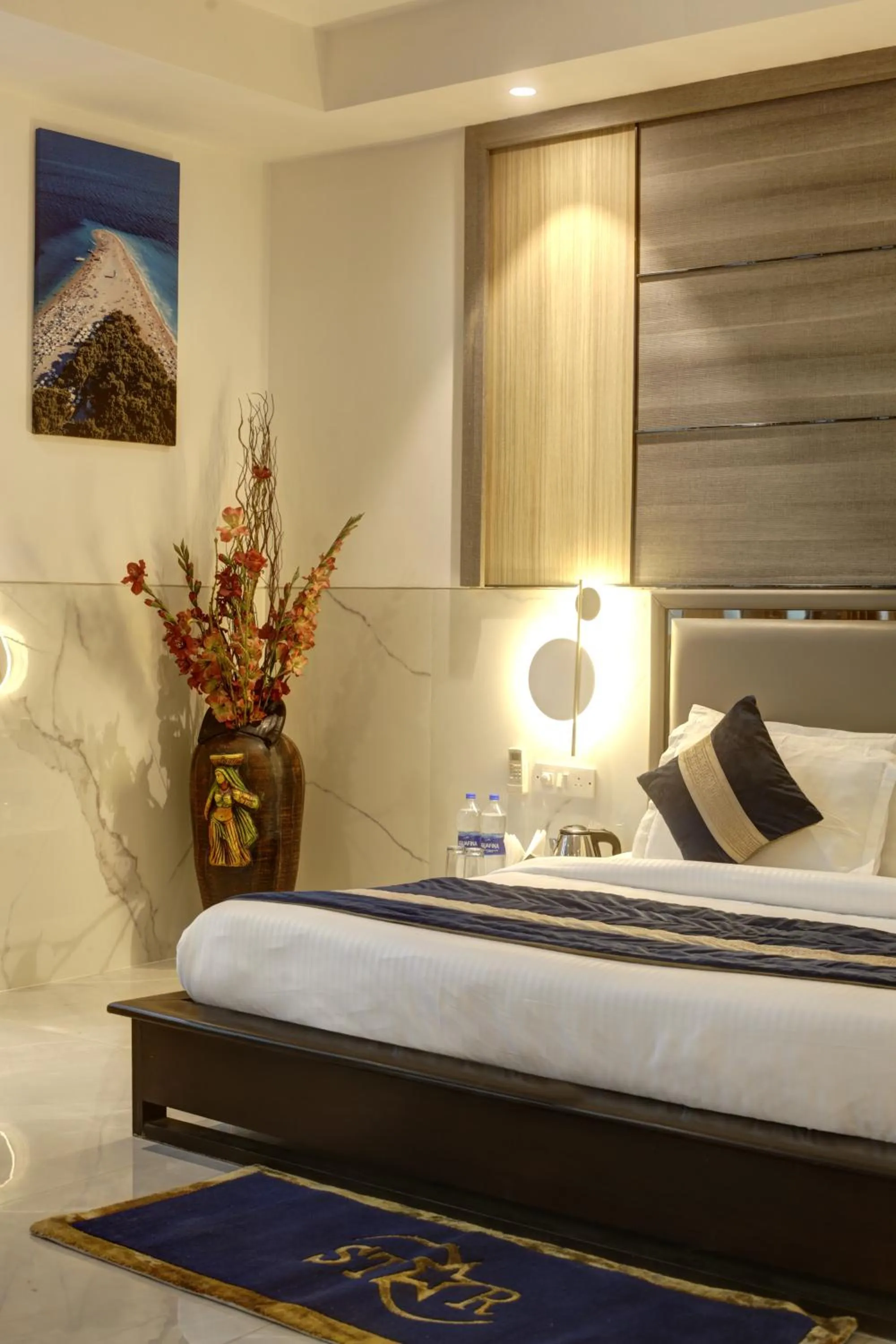 Bed in Hotel DELHI 37 by STAR GROUP