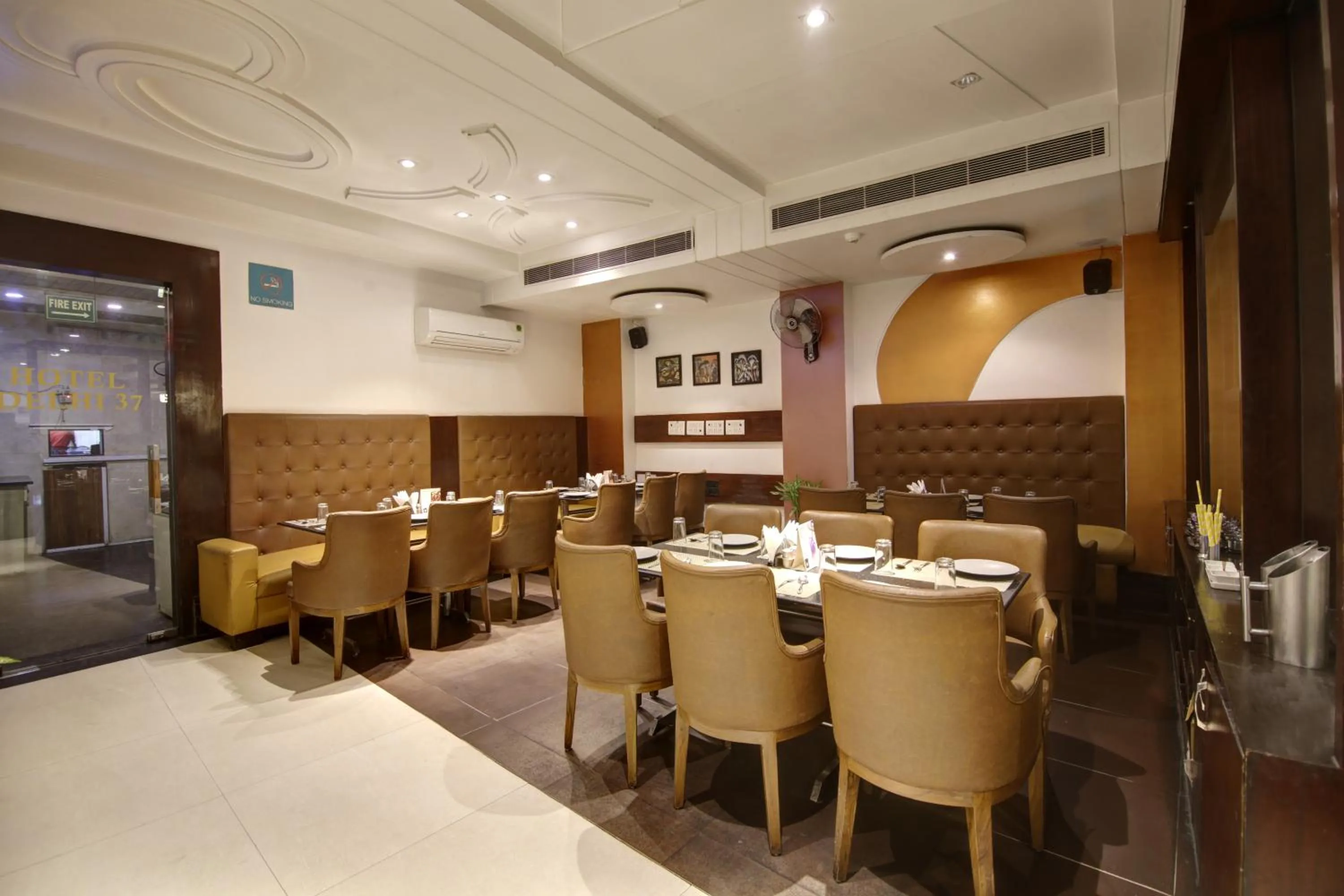 Restaurant/places to eat in Hotel DELHI 37 by STAR GROUP
