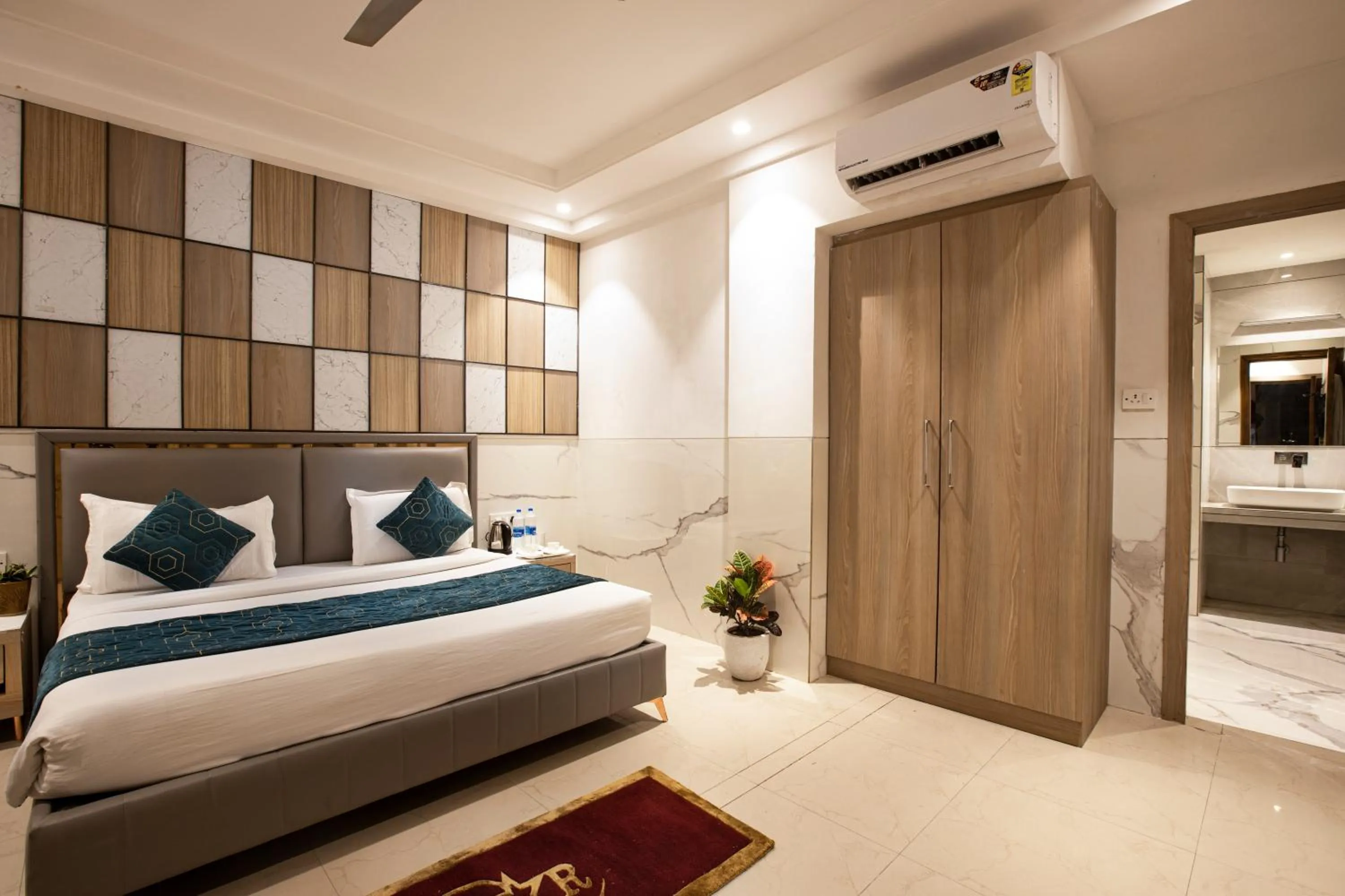 Photo of the whole room, Bed in Hotel DELHI 37 by STAR GROUP