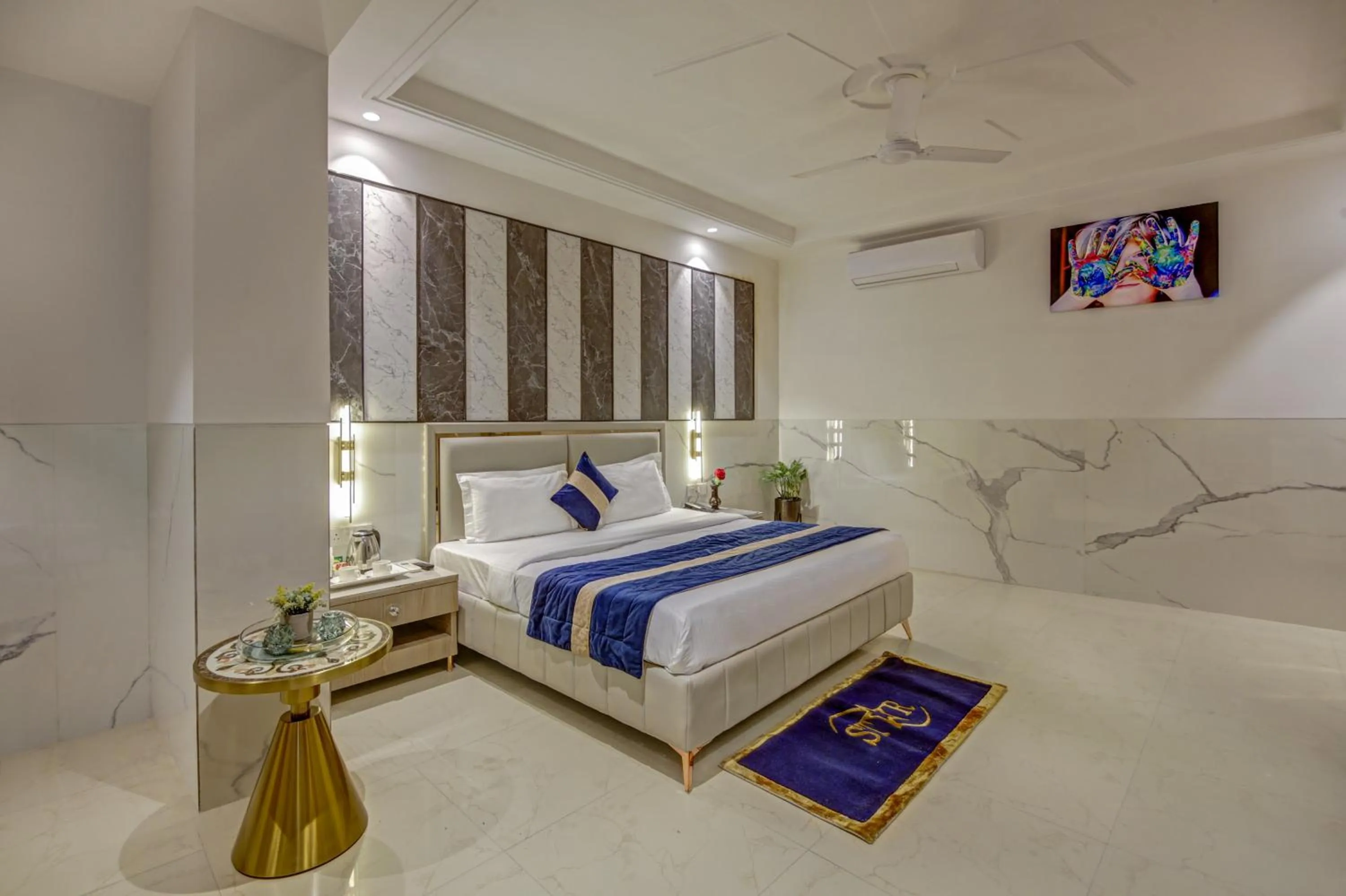 Photo of the whole room, Bed in Hotel DELHI 37 by STAR GROUP
