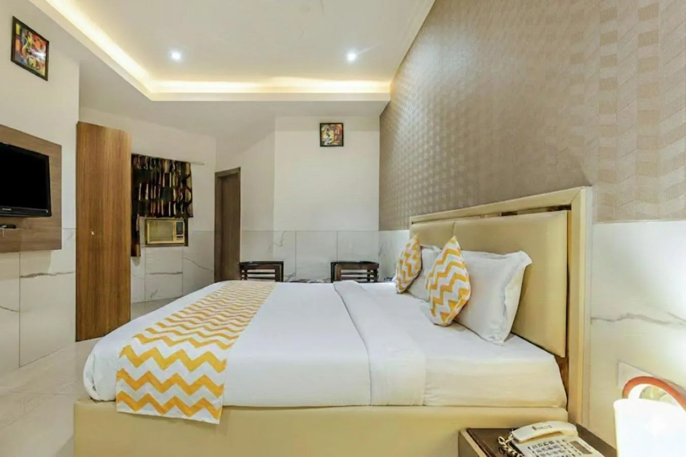 Bed in Hotel DELHI 37 by STAR GROUP