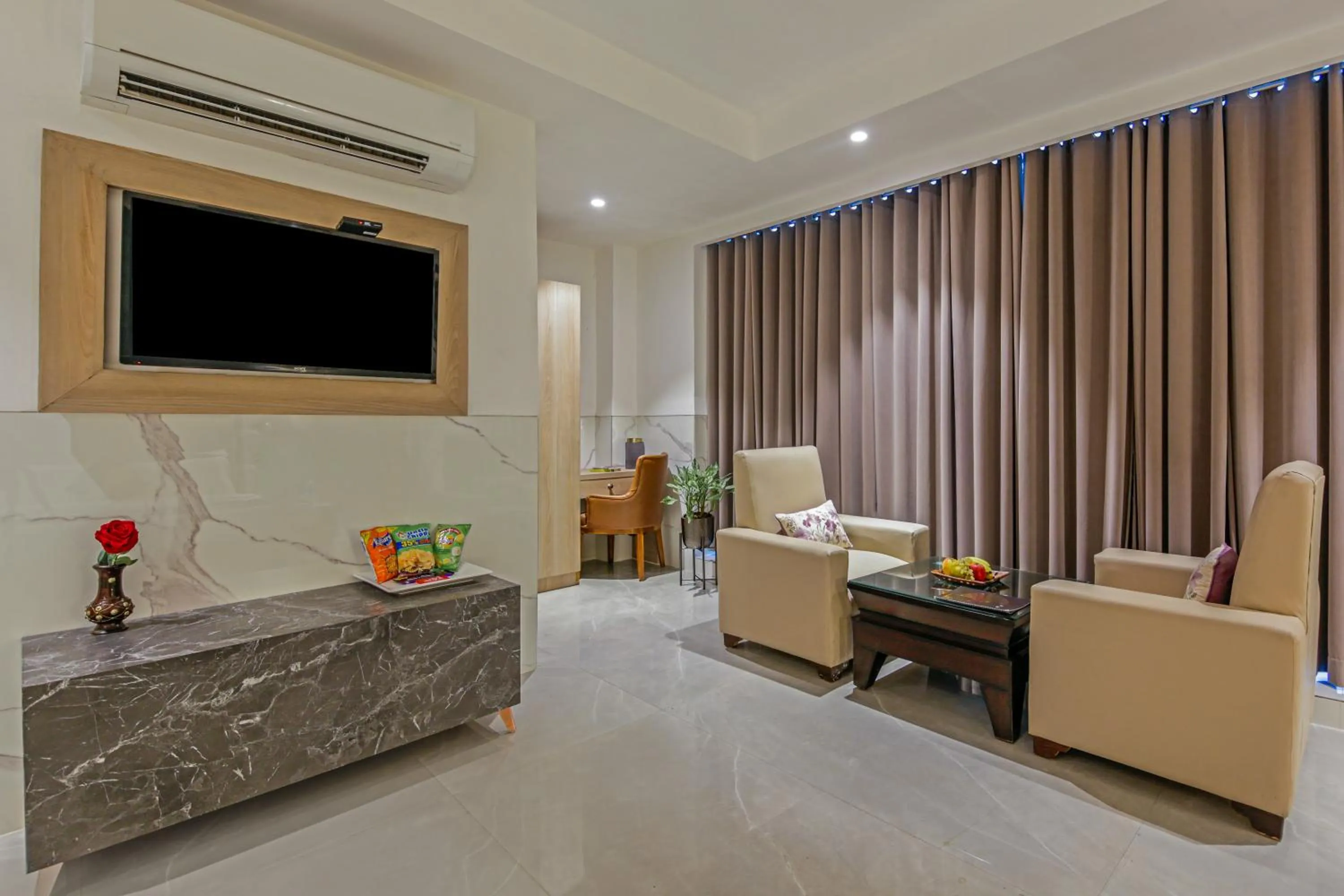 Living room in Hotel DELHI 37 by STAR GROUP