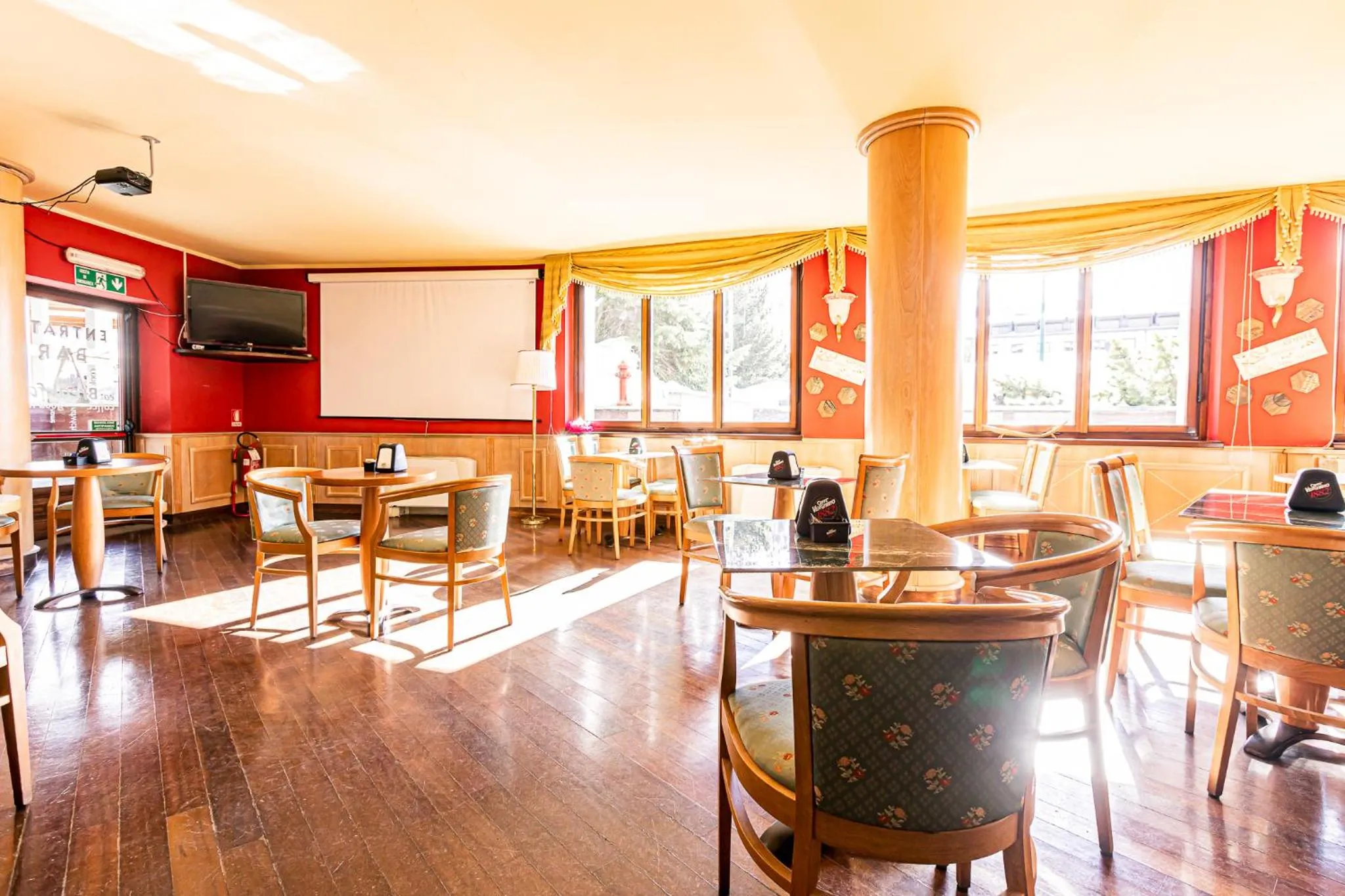 Communal lounge/ TV room in Hotel Cristallo