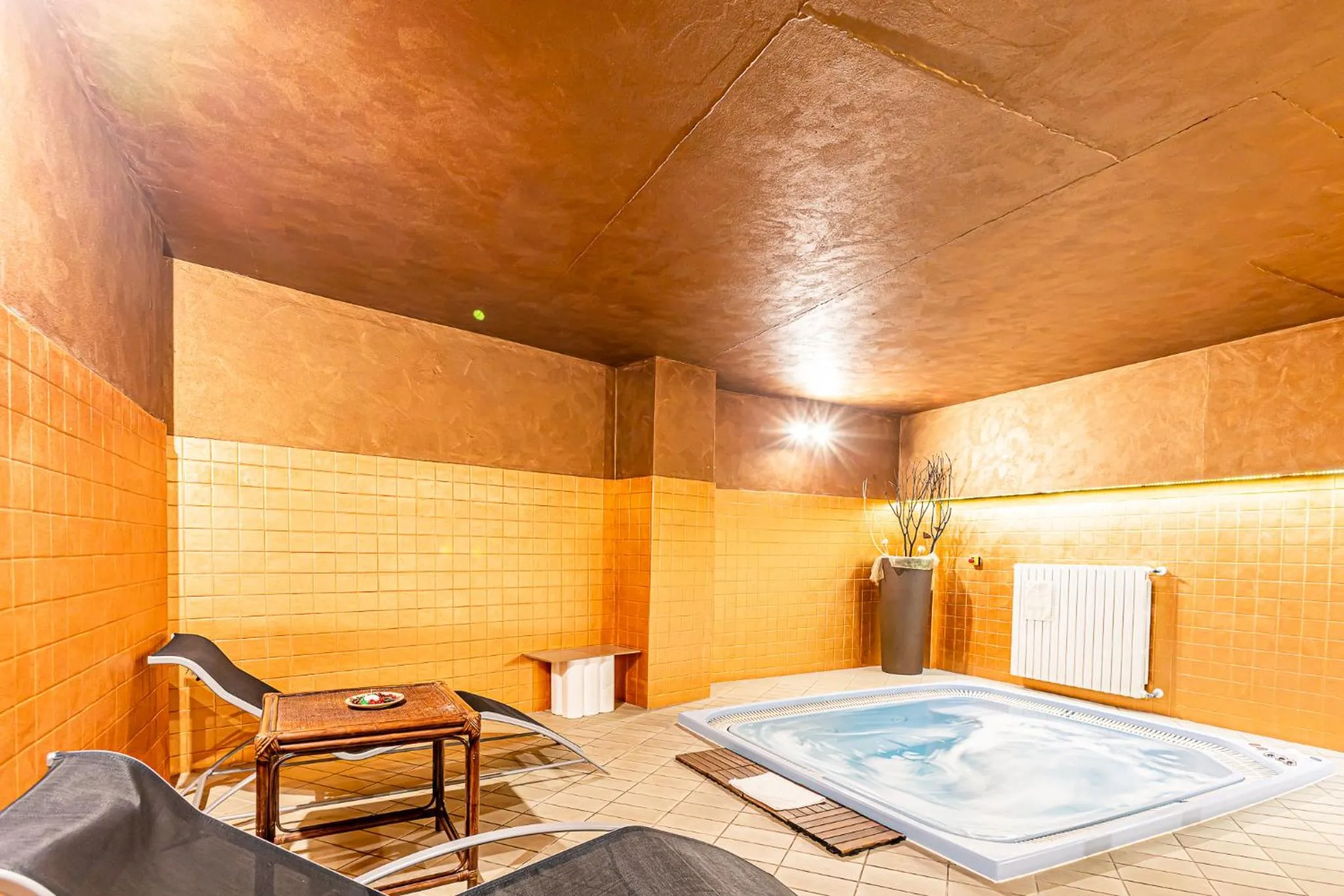 Hot Tub, Bed in Hotel Cristallo