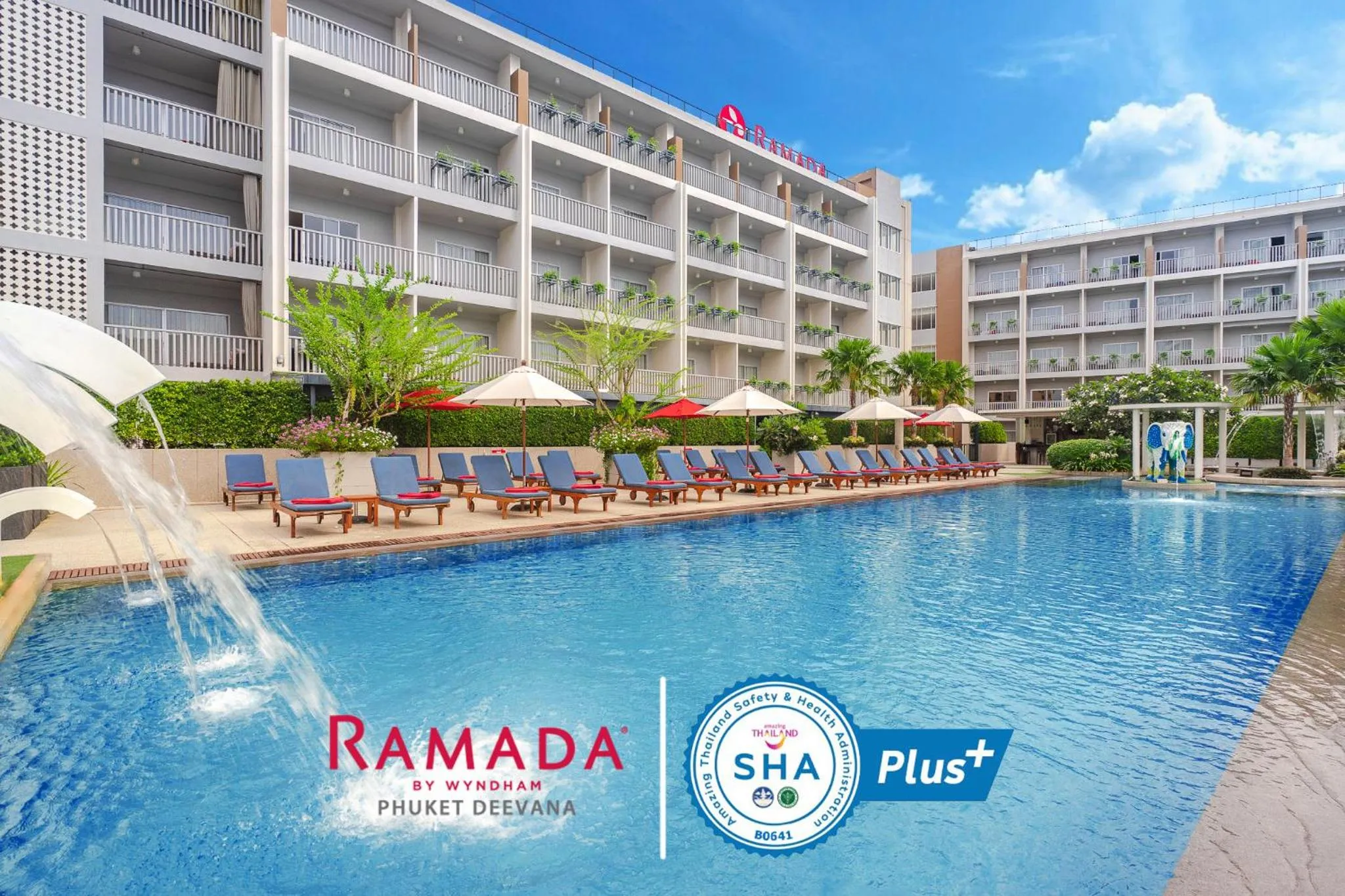 Swimming pool in Ramada by Wyndham Phuket Deevana