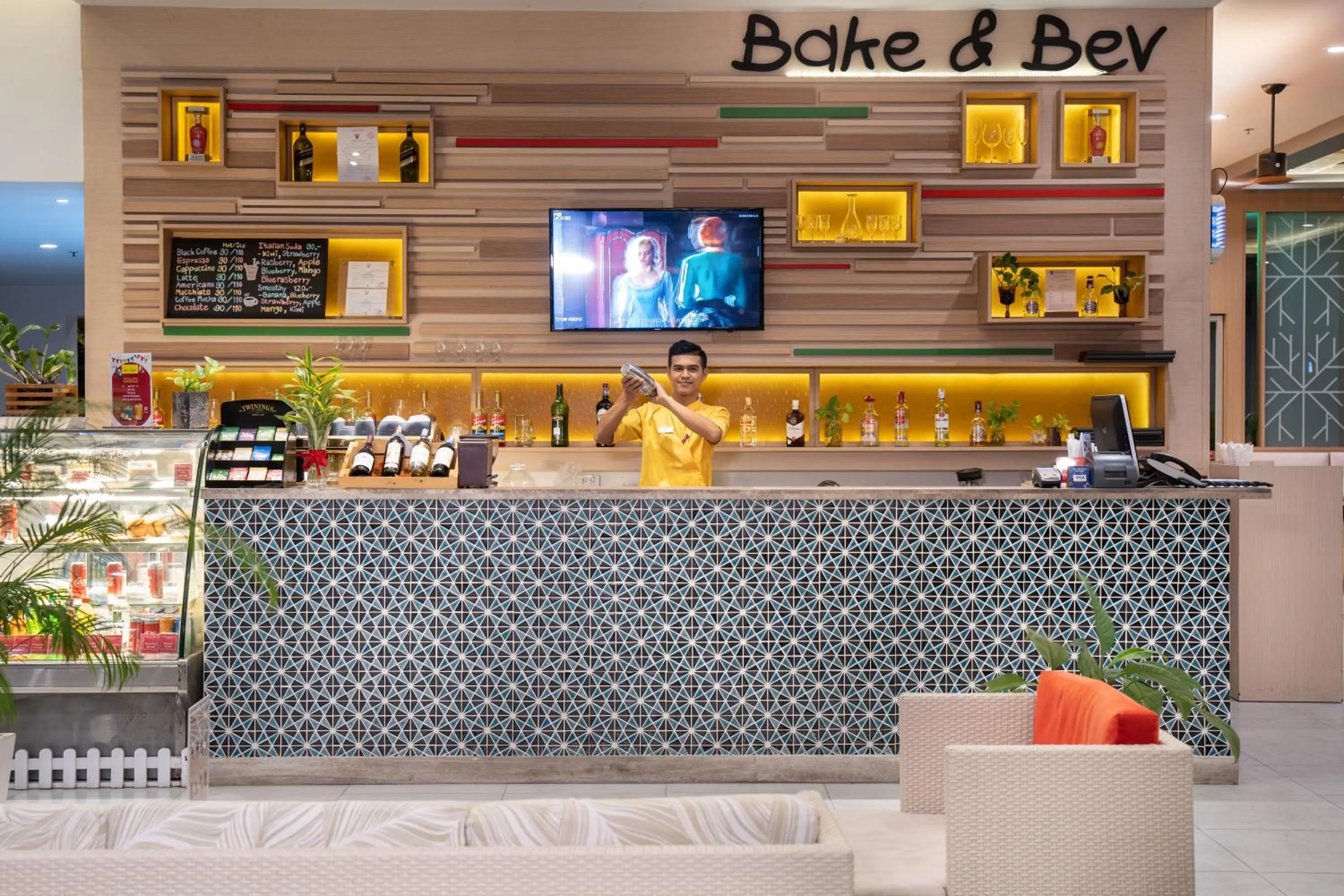 Food and drinks in Ramada by Wyndham Phuket Deevana