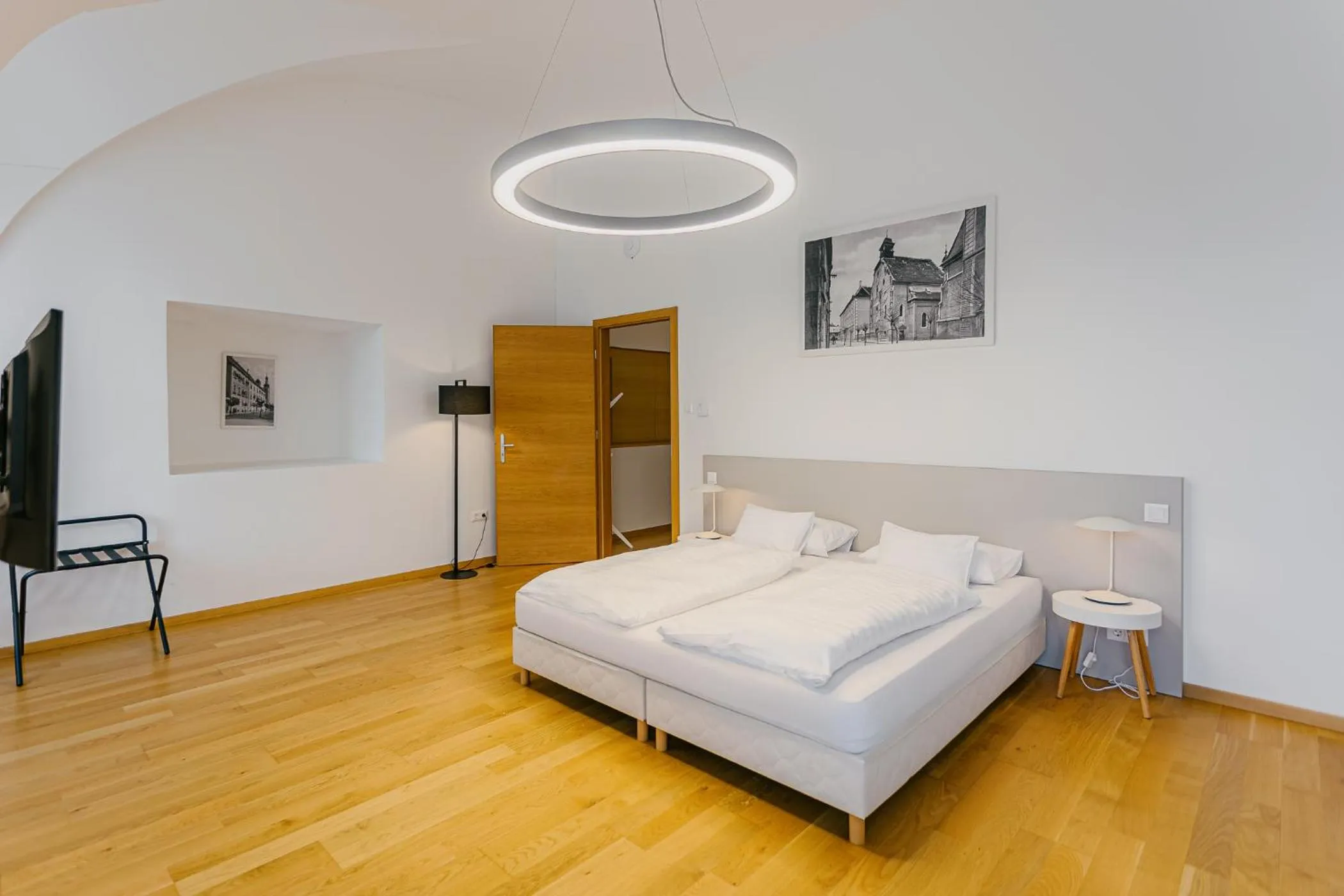 Photo of the whole room, Bed in Hotel Benedict