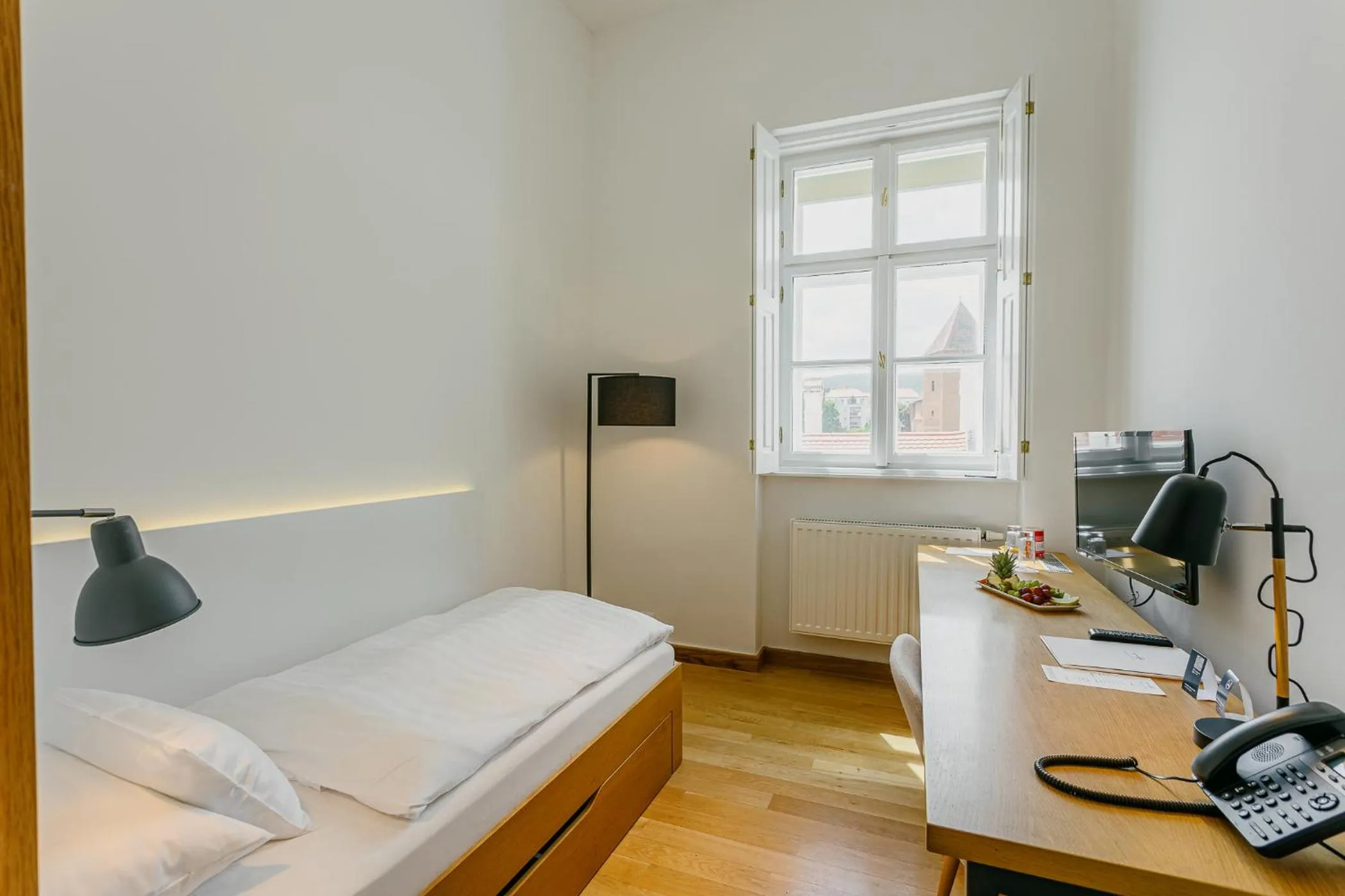 Photo of the whole room, Bed in Hotel Benedict