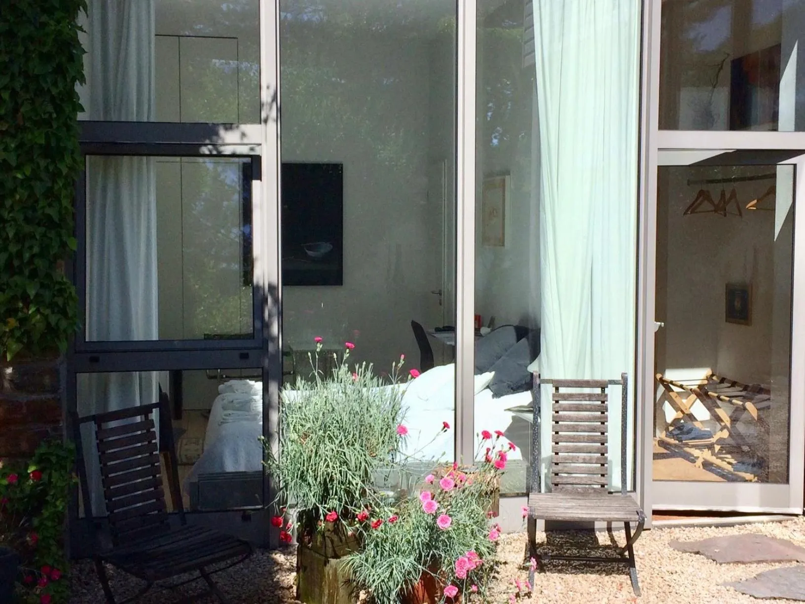 Facade/entrance in Room Art Lovers