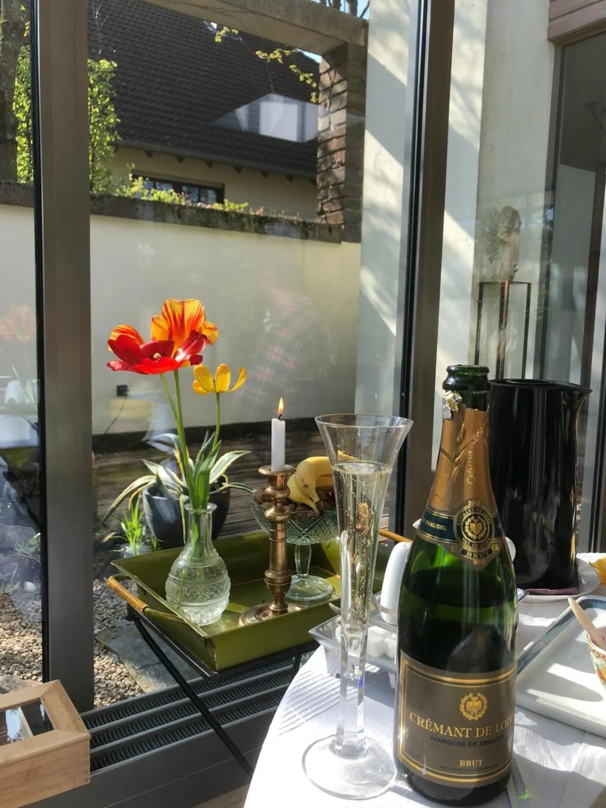 Breakfast in Room Art Lovers