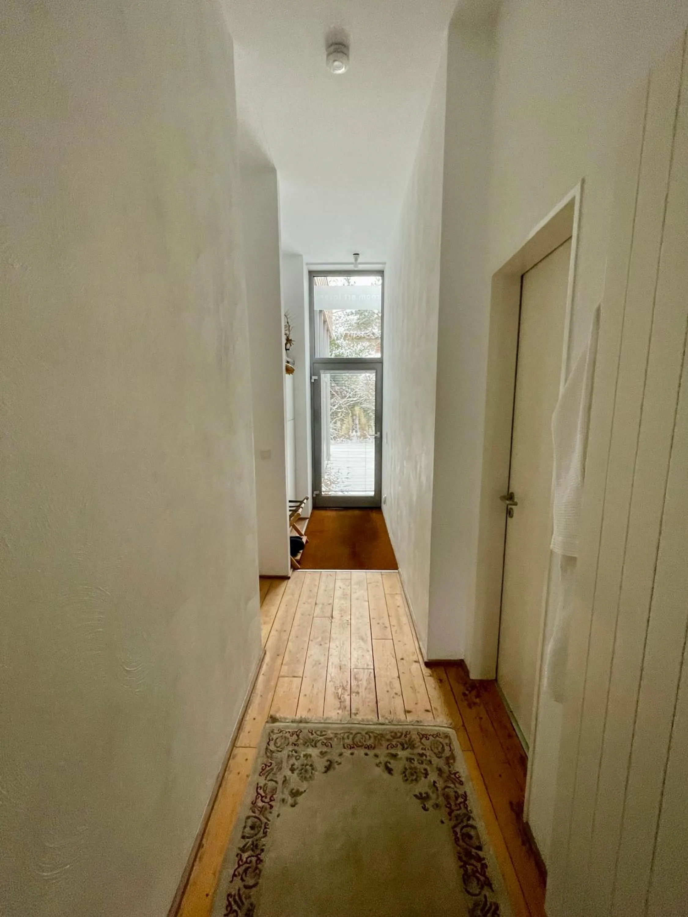 Facade/entrance in Room Art Lovers