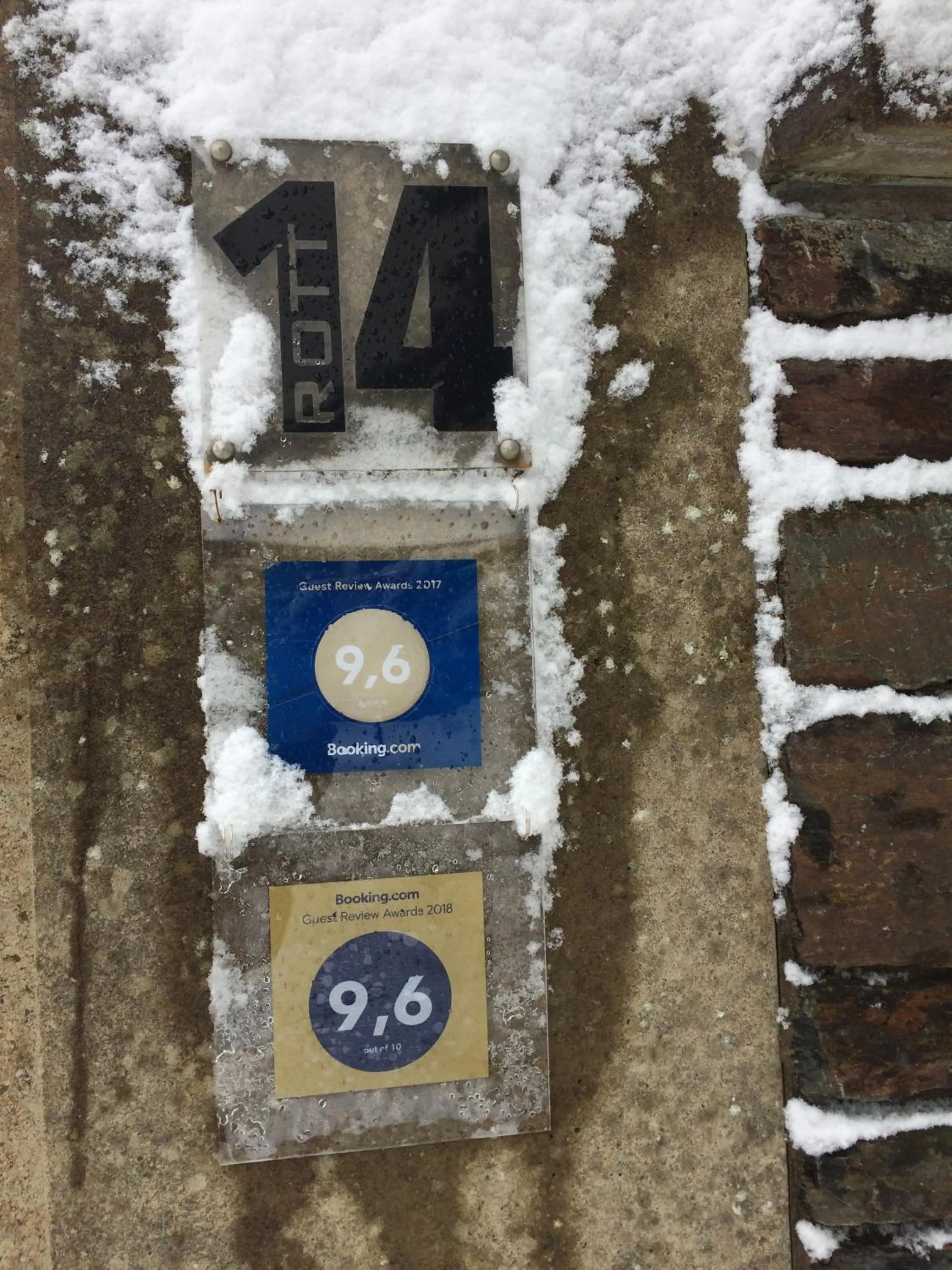 Winter in Room Art Lovers