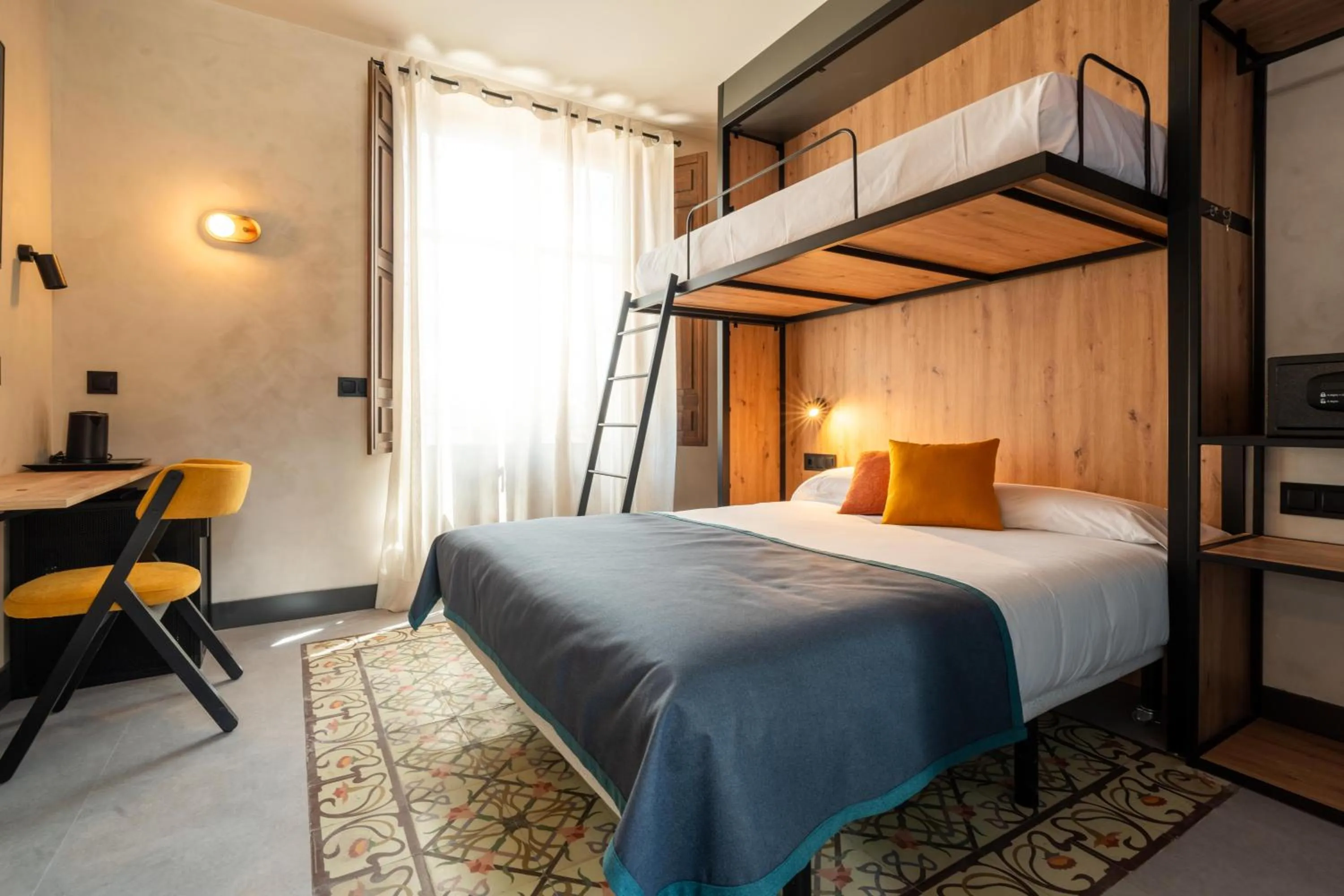 Bedroom, Bed in The Central House Granada Elvira