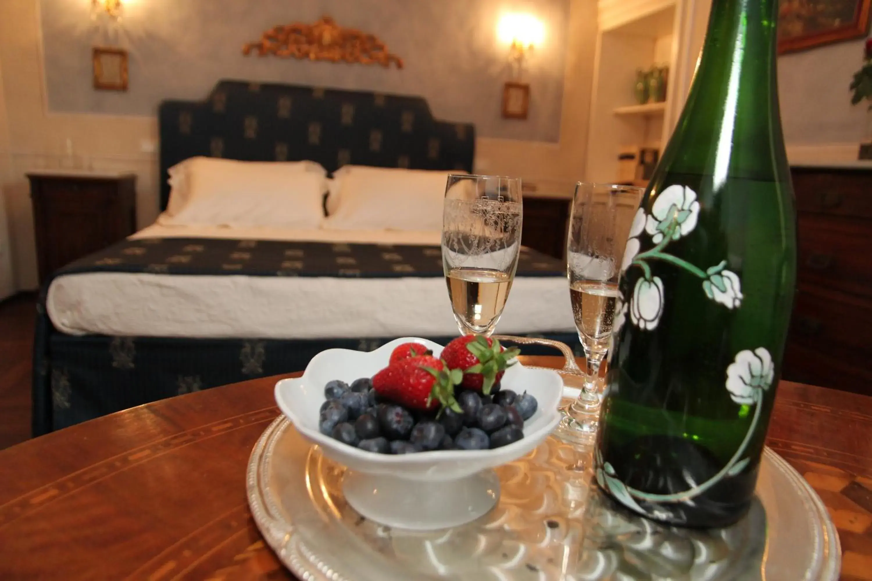 Junior Suite with Garden View - single occupancy in Residenza Dei Ricci Junior Suite with Garden View - single occupancy in Residenza Dei Ricci