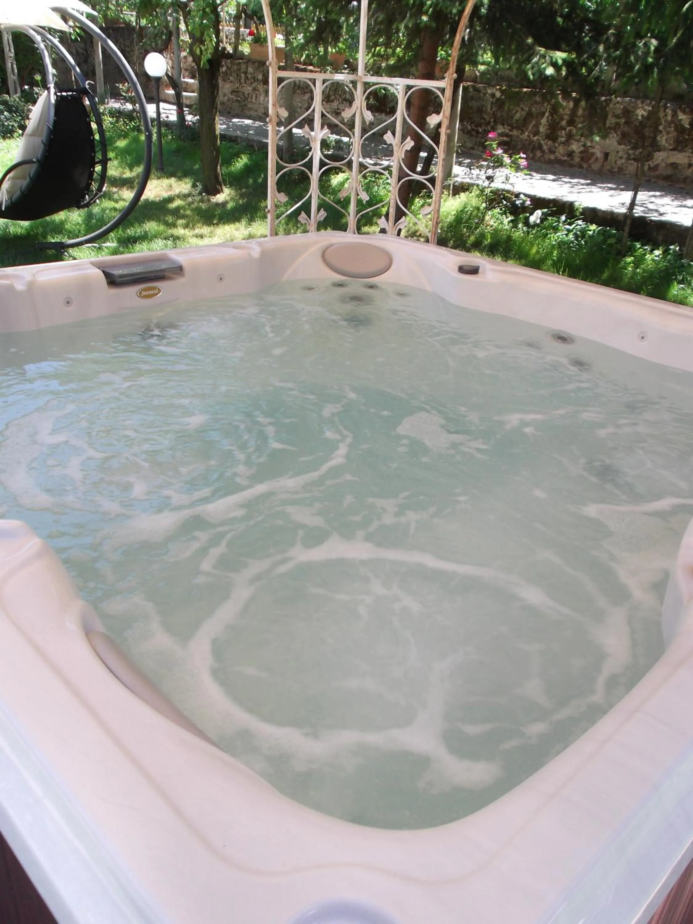 Hot Tub in Residenza Dei Ricci