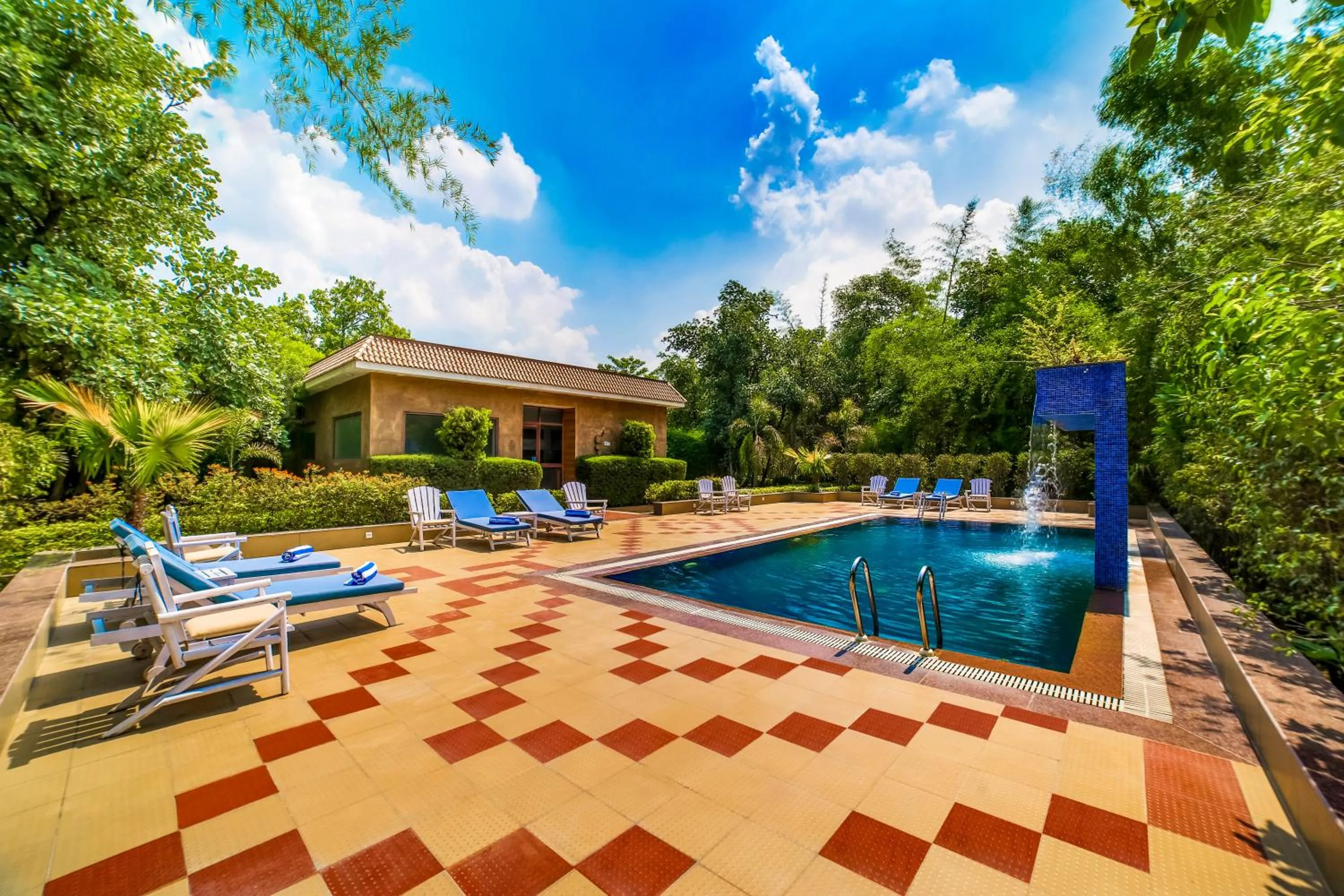 Swimming pool in Lemon Tree Wildlife Resort, Bandhavgarh