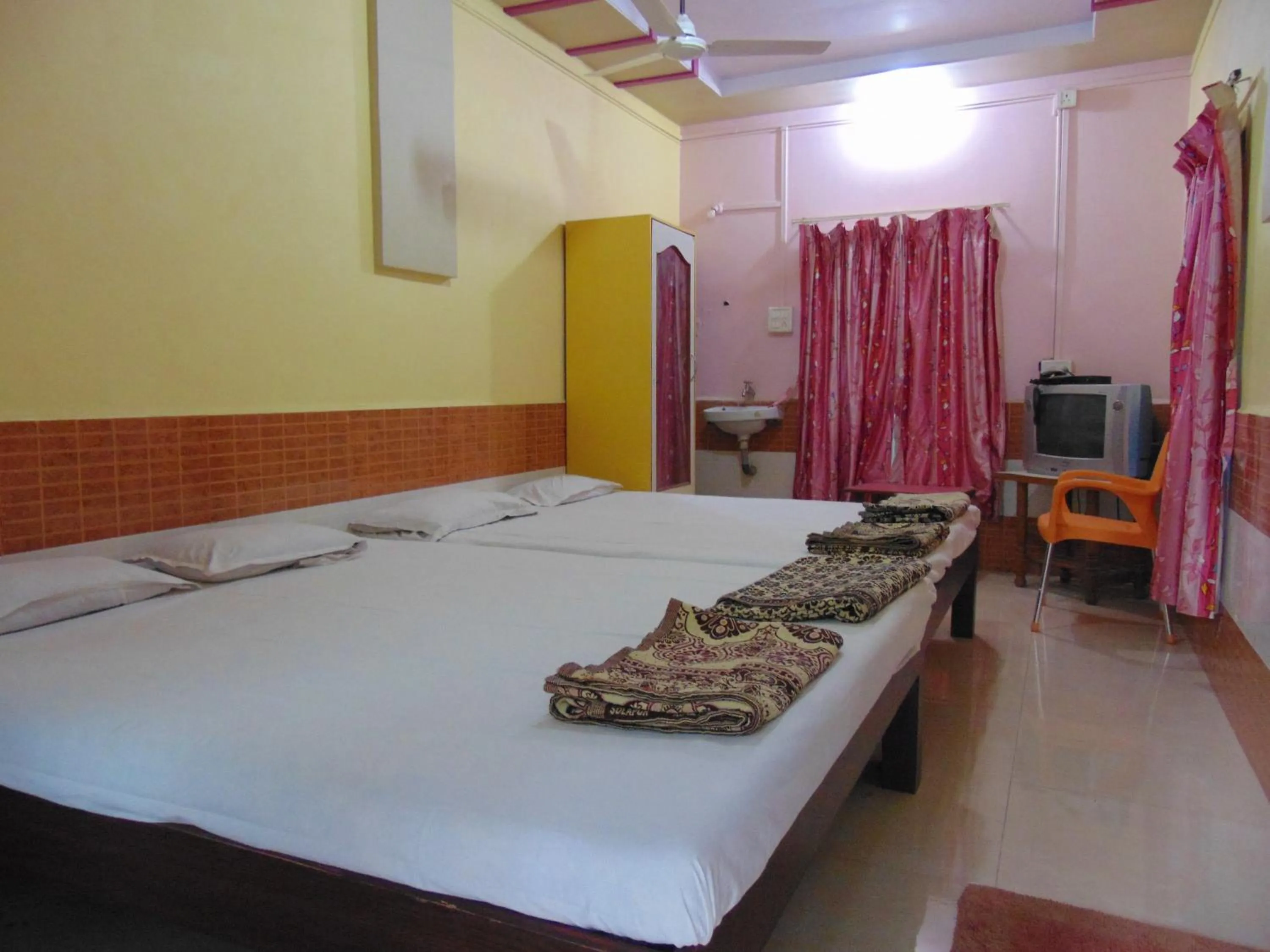 Family, Bed in Jogalekar Cottage Alibaug