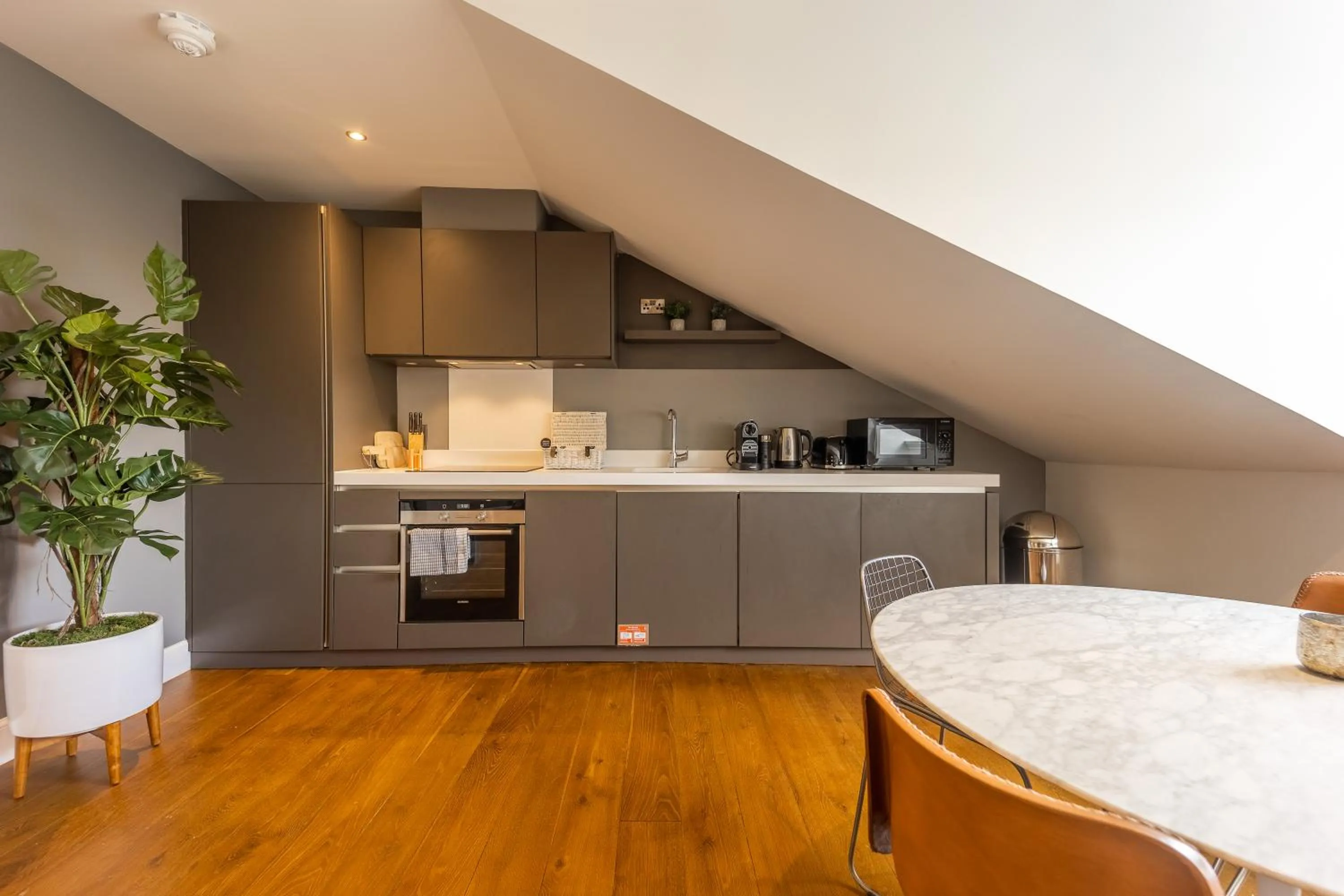 Kitchen or kitchenette in No1 Apartments Edinburgh - George IV Bridge