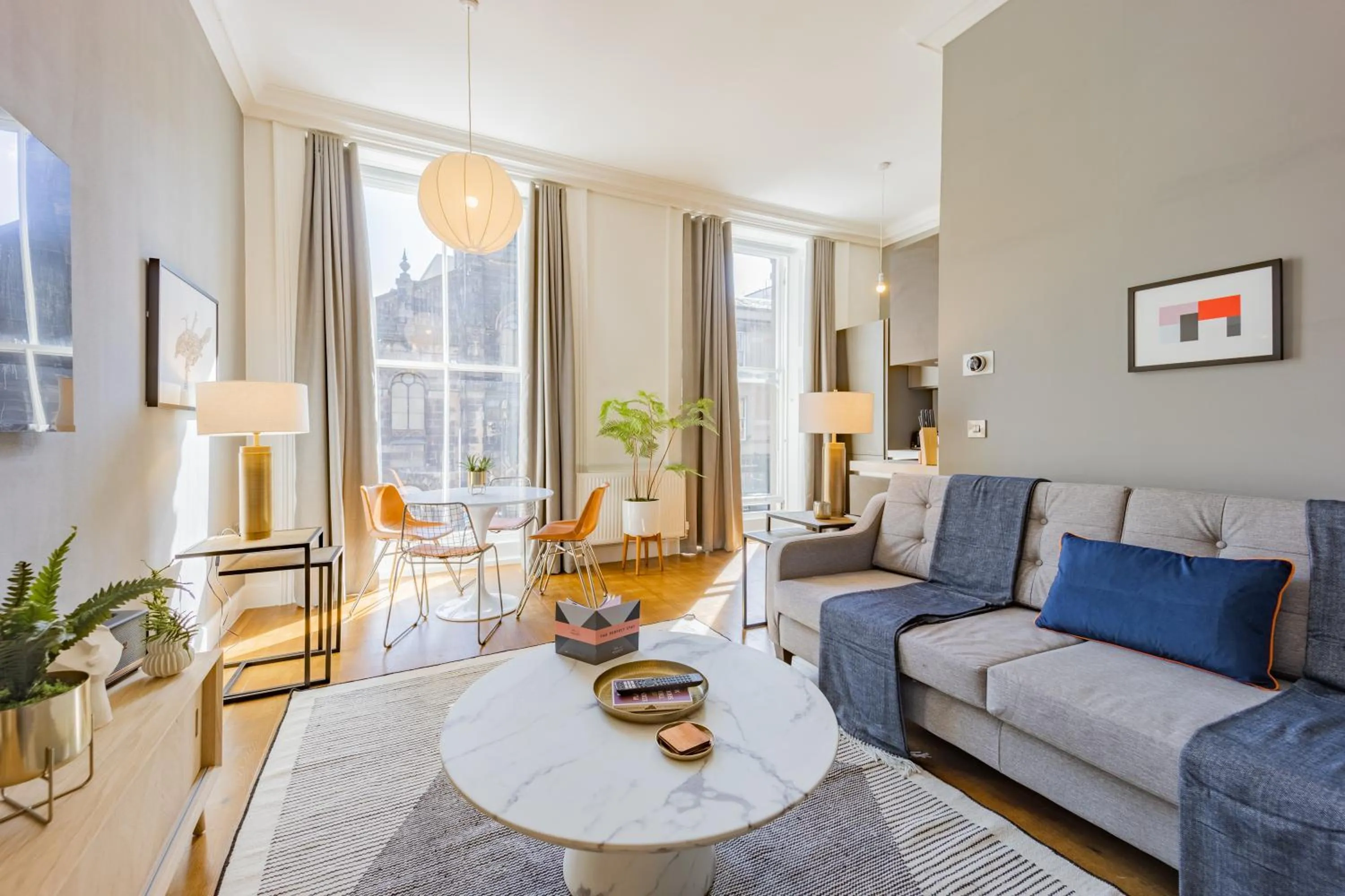 Living room in No1 Apartments Edinburgh - George IV Bridge