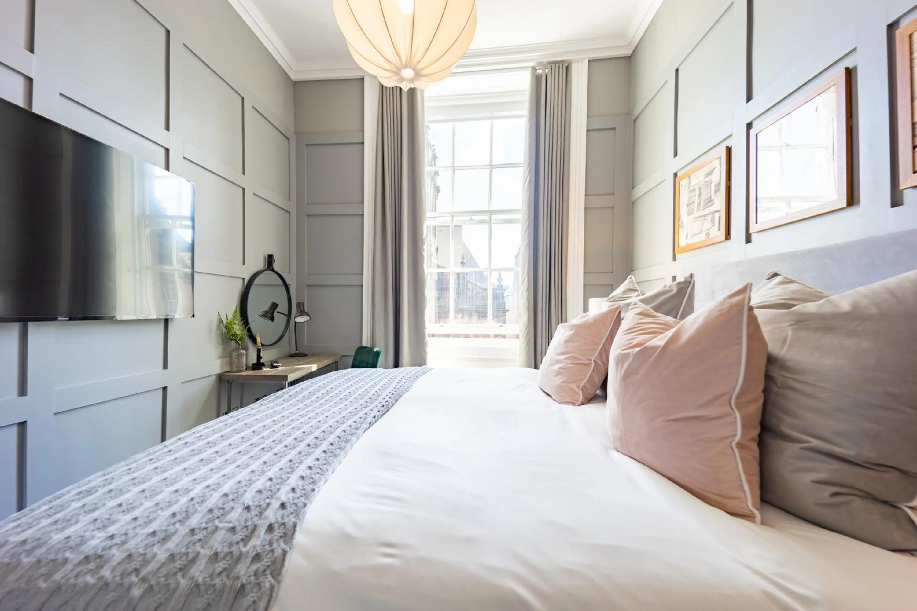 Bed in No1 Apartments Edinburgh - George IV Bridge