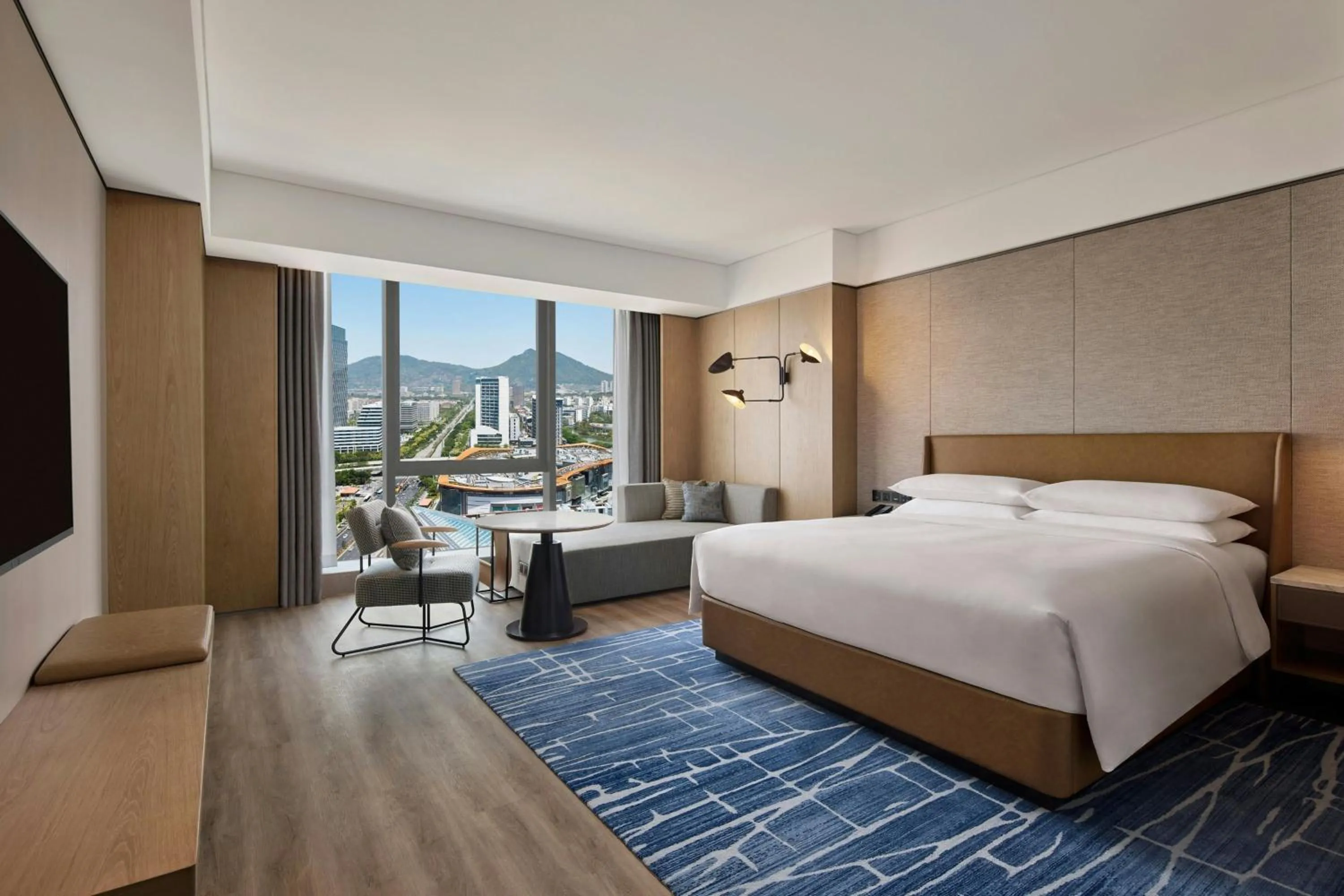 Photo of the whole room, Bed in Sheraton Grand Xiamen Jimei