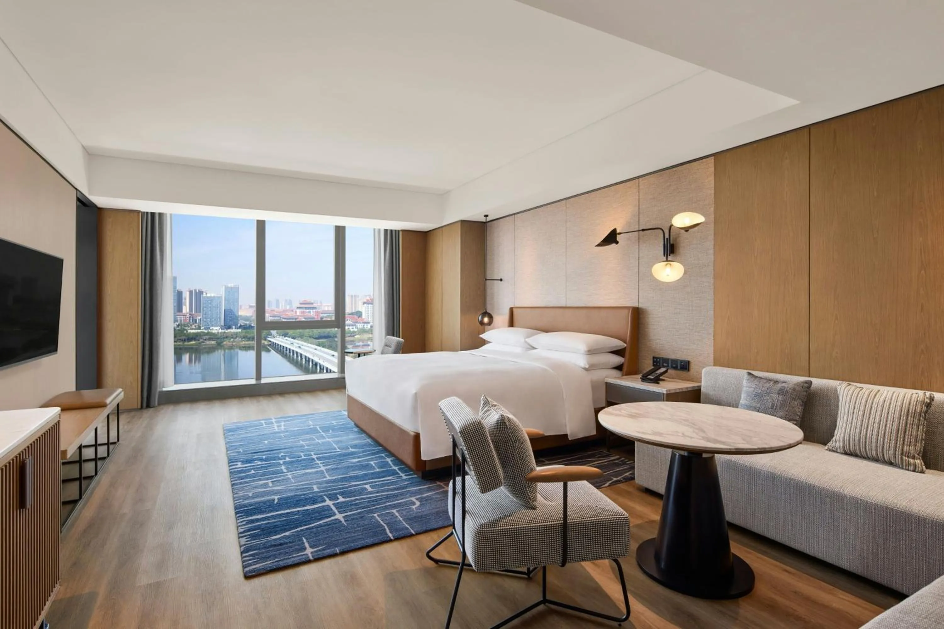 Photo of the whole room, Bed in Sheraton Grand Xiamen Jimei