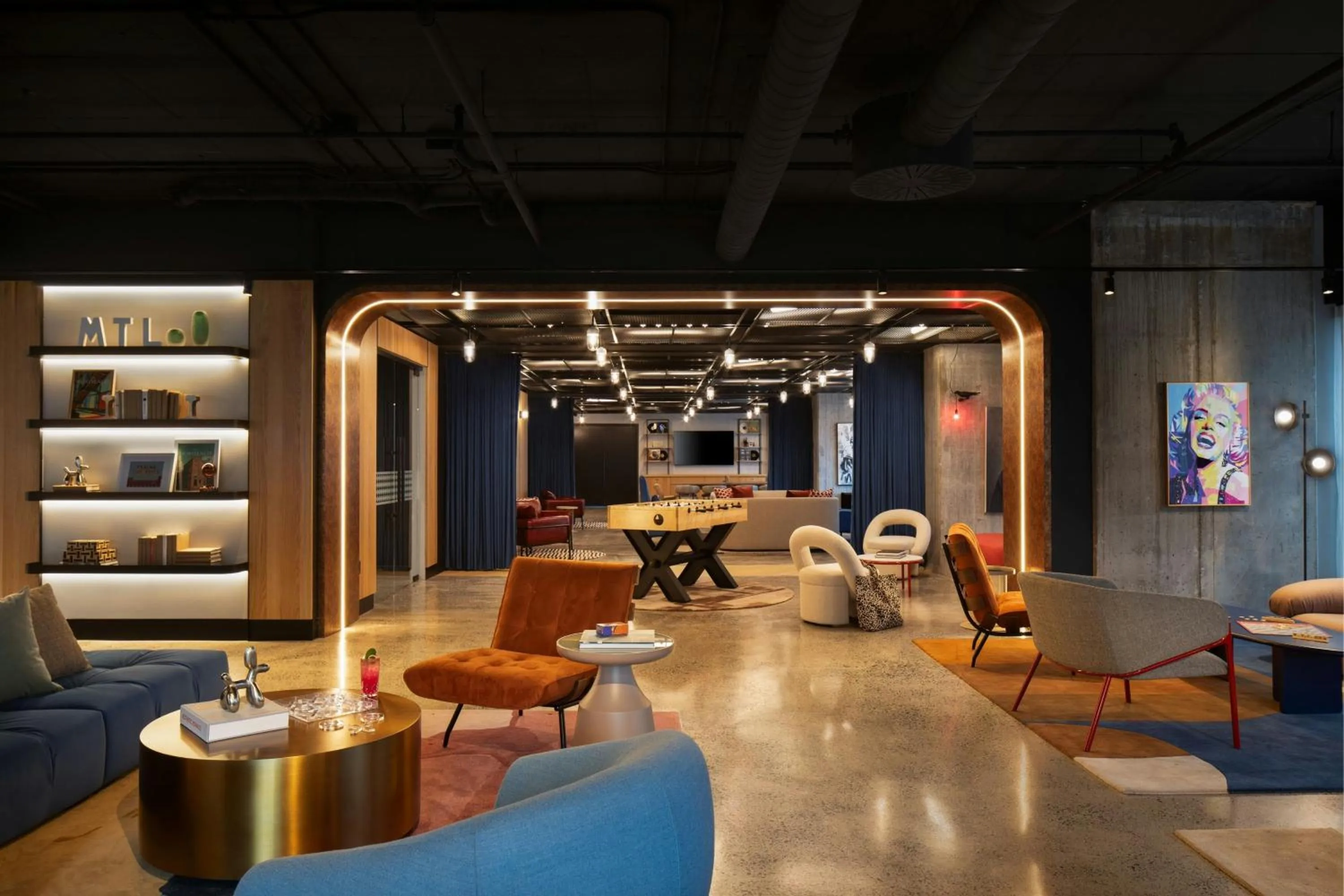 Living room in Moxy Montreal Downtown