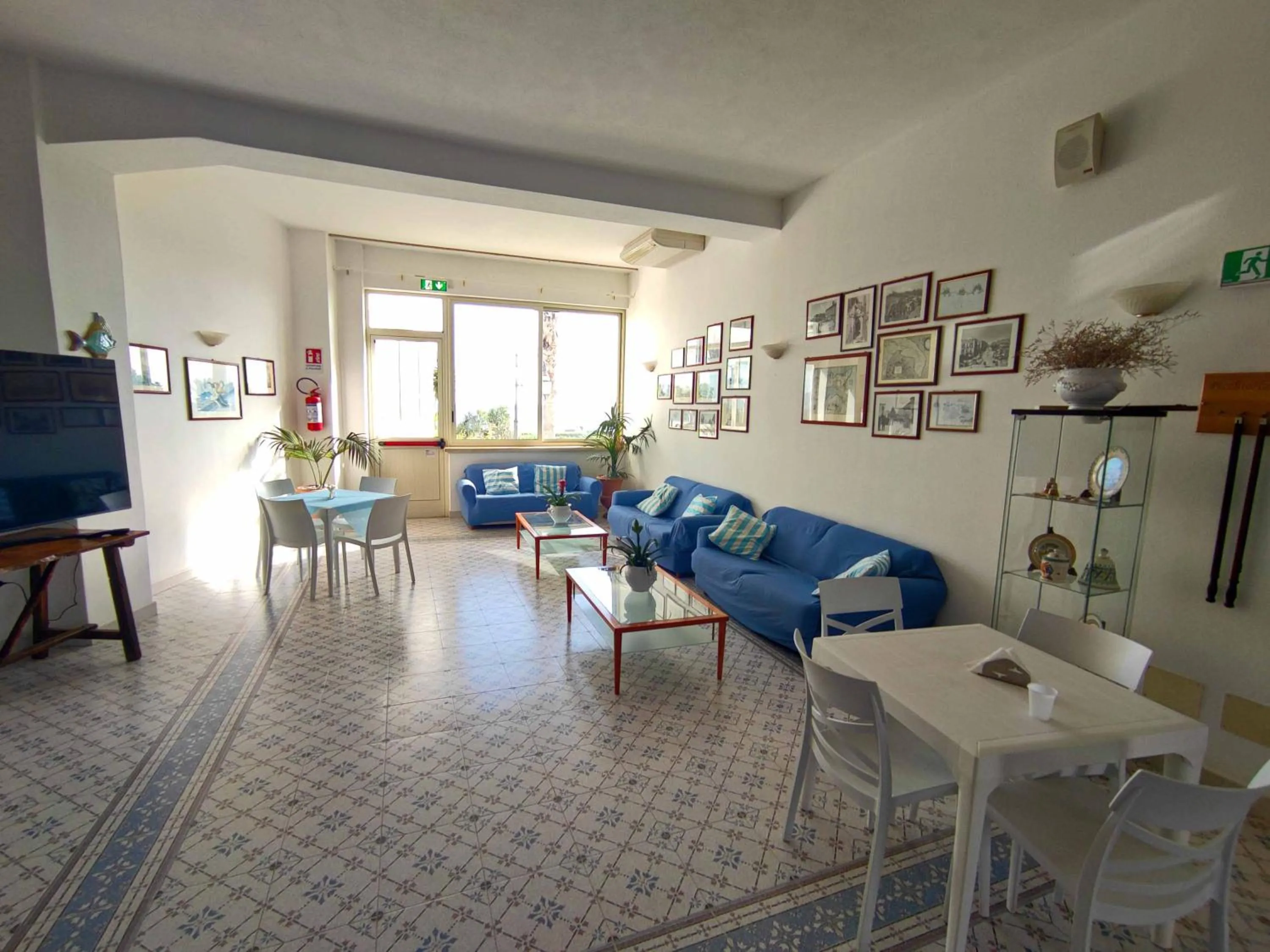 Communal lounge/ TV room in Picchio Hotel Pescoluse